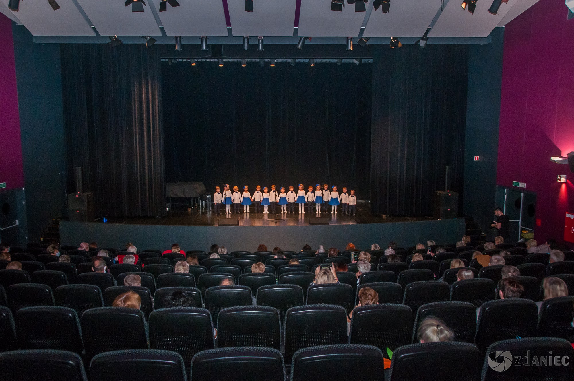 Edukacji z emerytowanymi pracownikami oświaty foto: Z. Daniec Edukacji z emerytowanymi pracownikami oświaty foto: Z. Daniec
