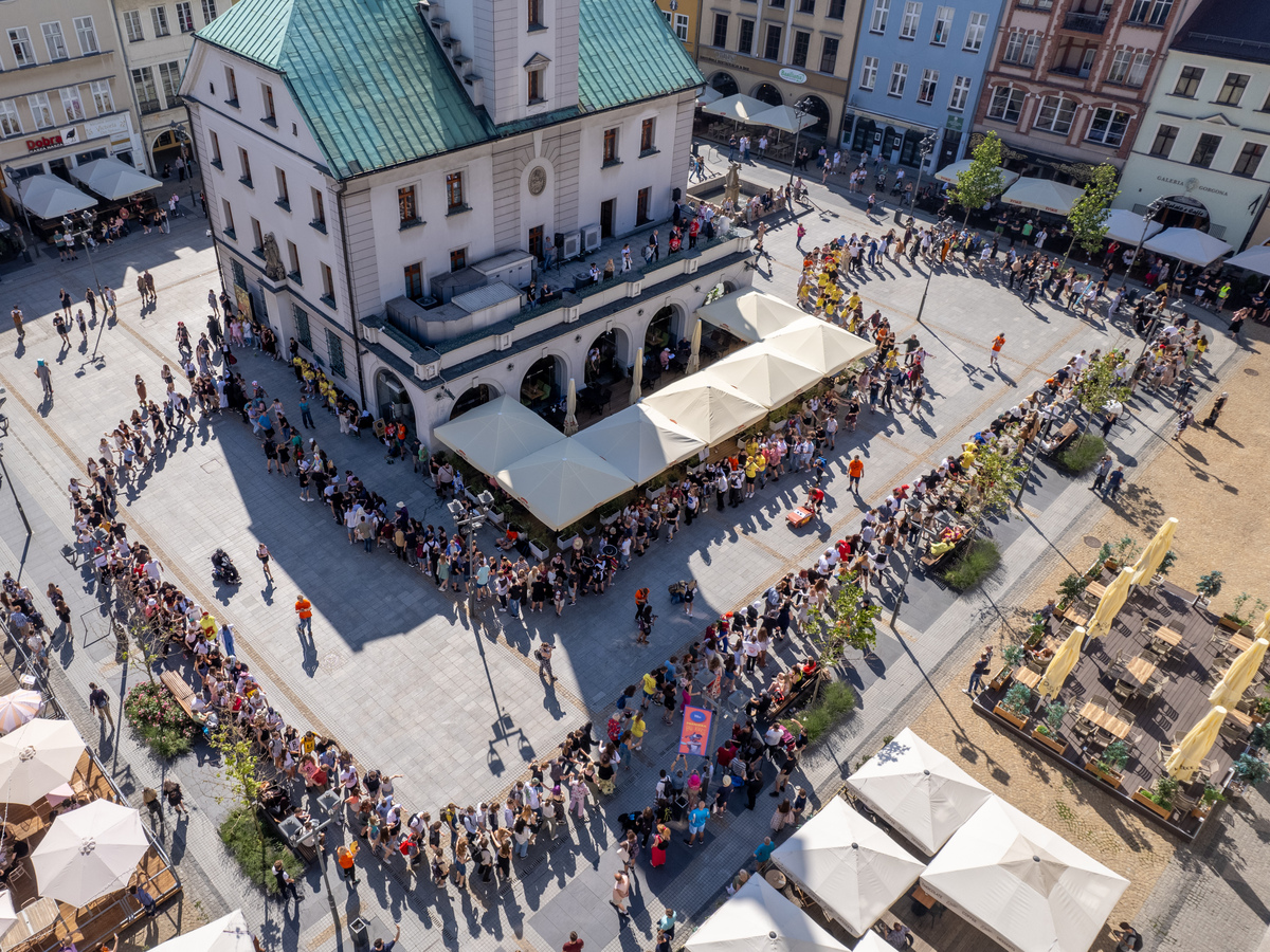 Fot. F. Zobawa Studenci tańczący Belgijkę widziani z drona