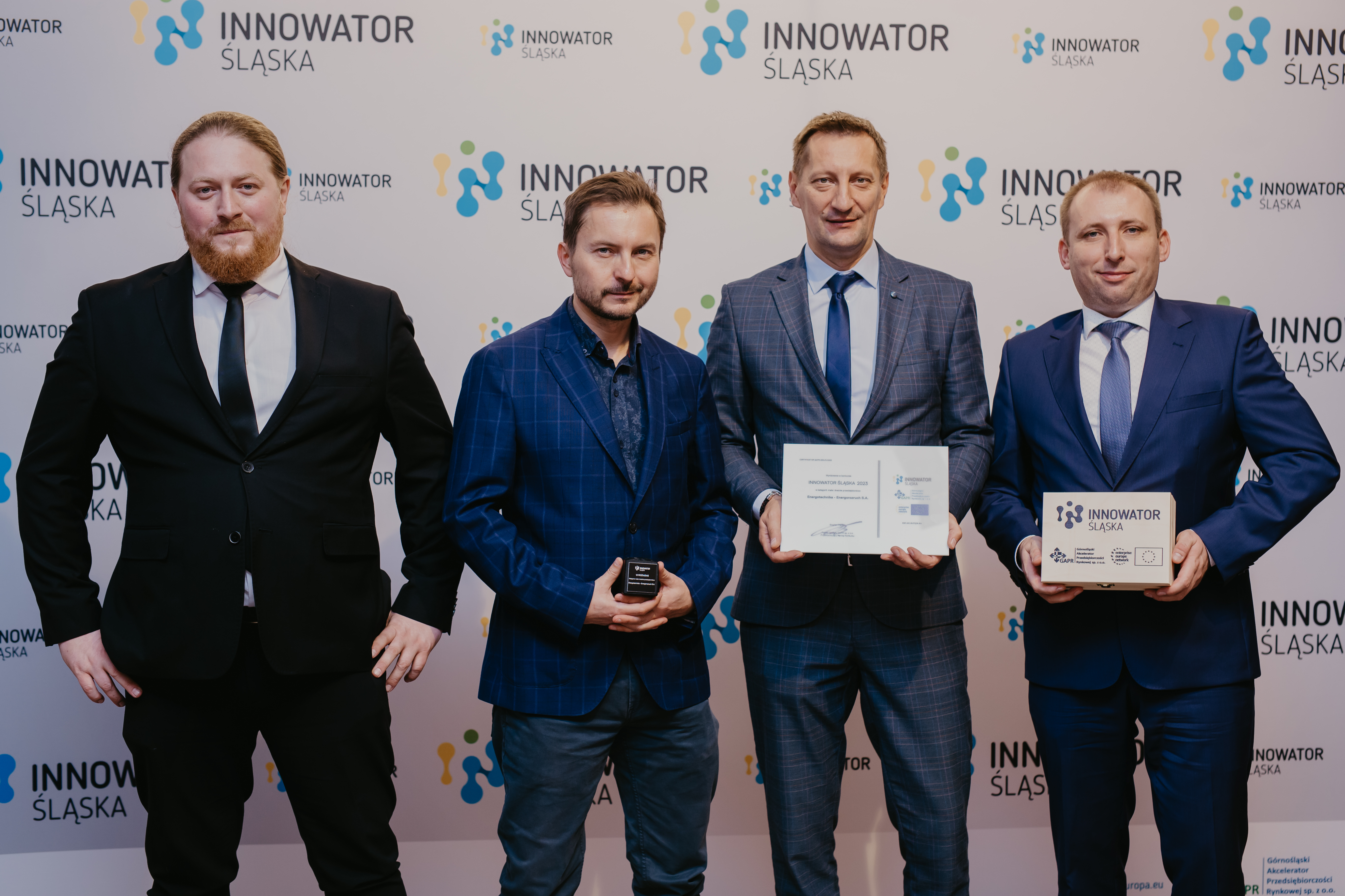 Fot. A. Zajas/Allemedia.pl Przedstawiciele firmy Energotechnika – Energorozruch S.A. z Gliwic, która otrzymała wyróżnienie w kategorii małe i średnie przedsiębiorstwo