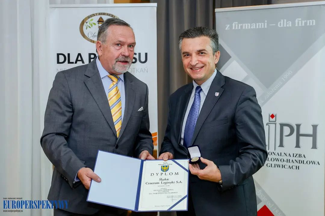 fot. mat. prasowe ŚCL wręczenie dyplomu Złotej Odznaki Honorowej za Zasługi dla Województwa Śląskiego
