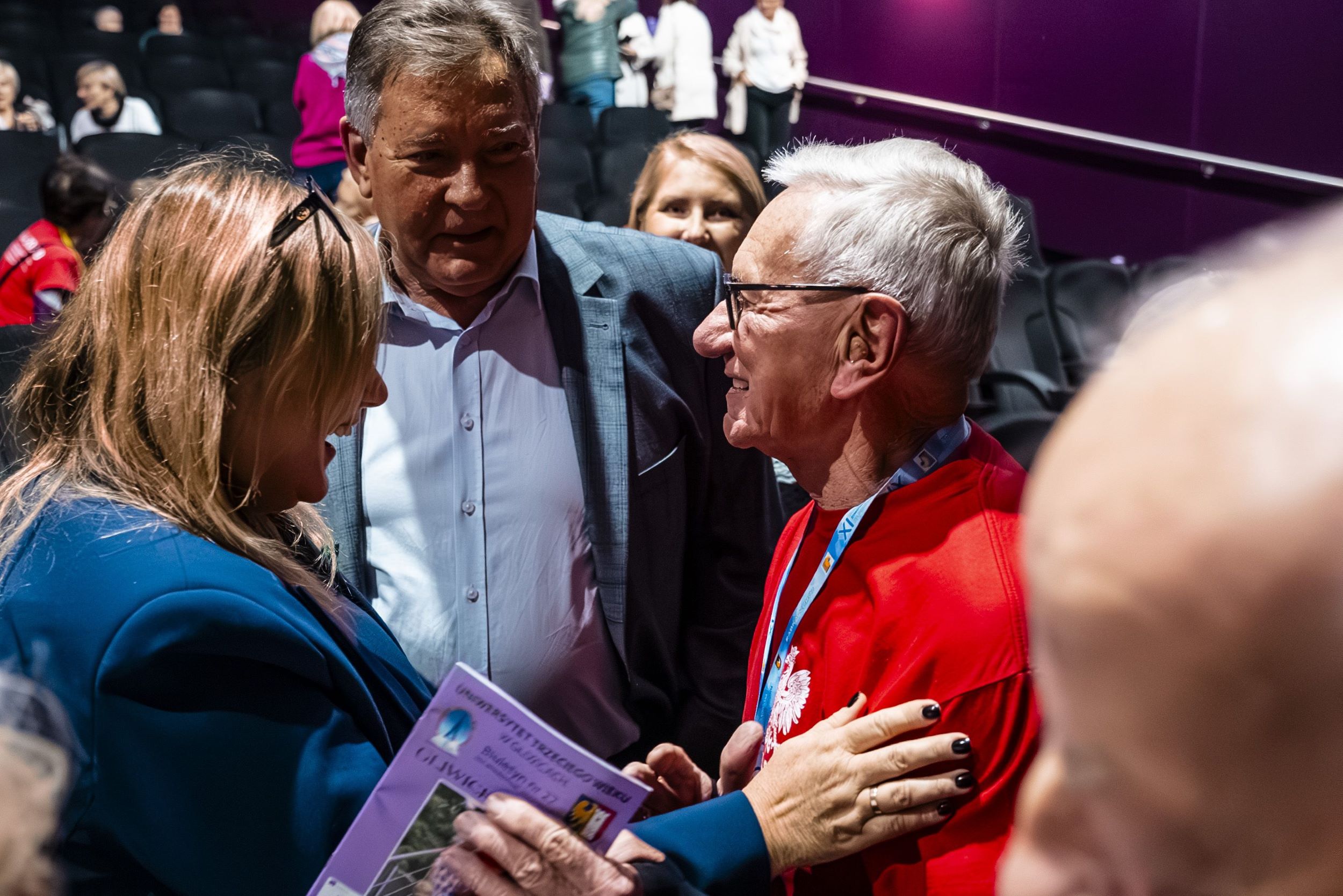 Fot. M. Baranowski/ UM Gliwice Prezydent Gliwic rozmawiająca z seniorem