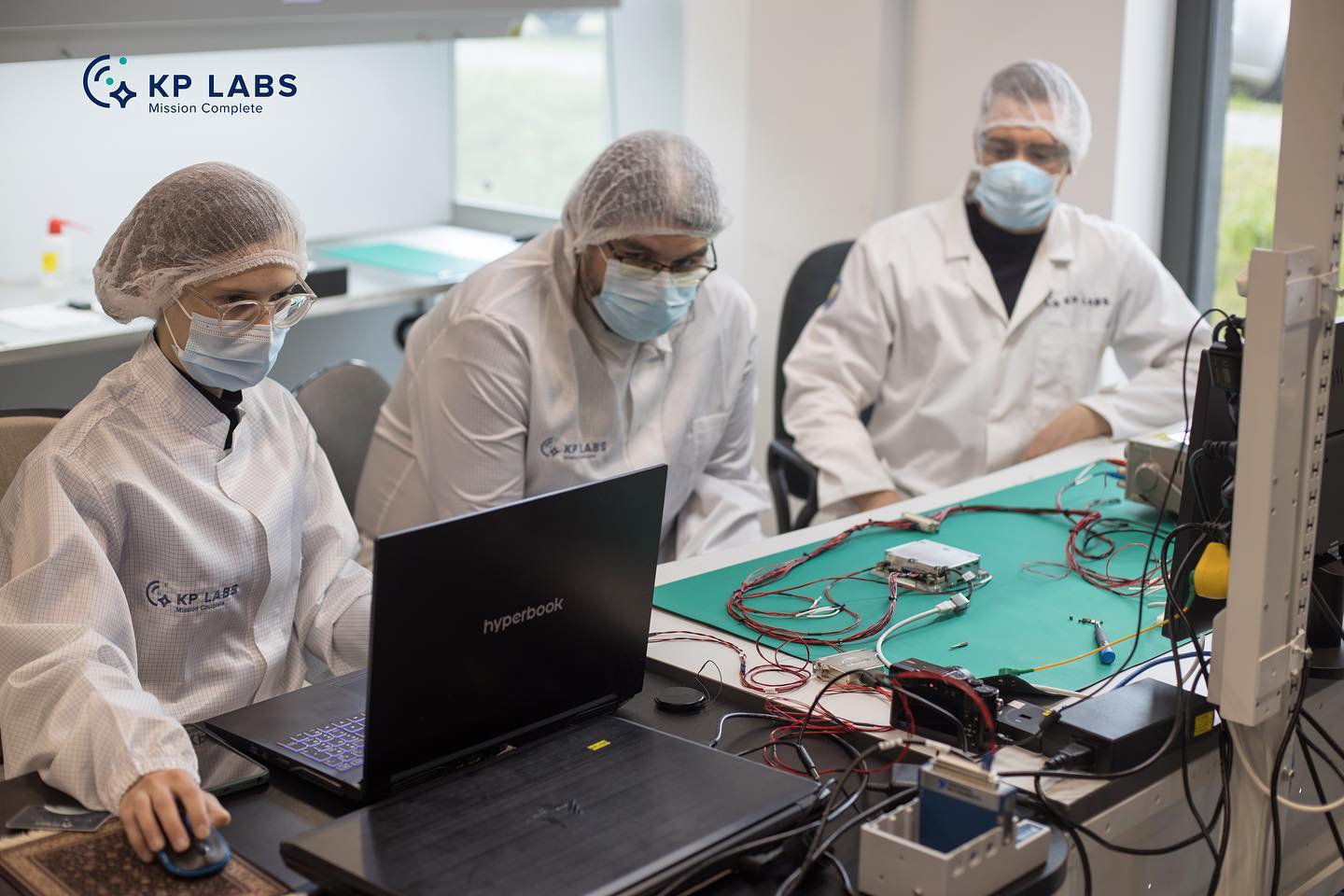 Inżynierowie w laboratoriach KP Labs, fot. KP Labs Inżynierowie w laboratoriach KP Labs