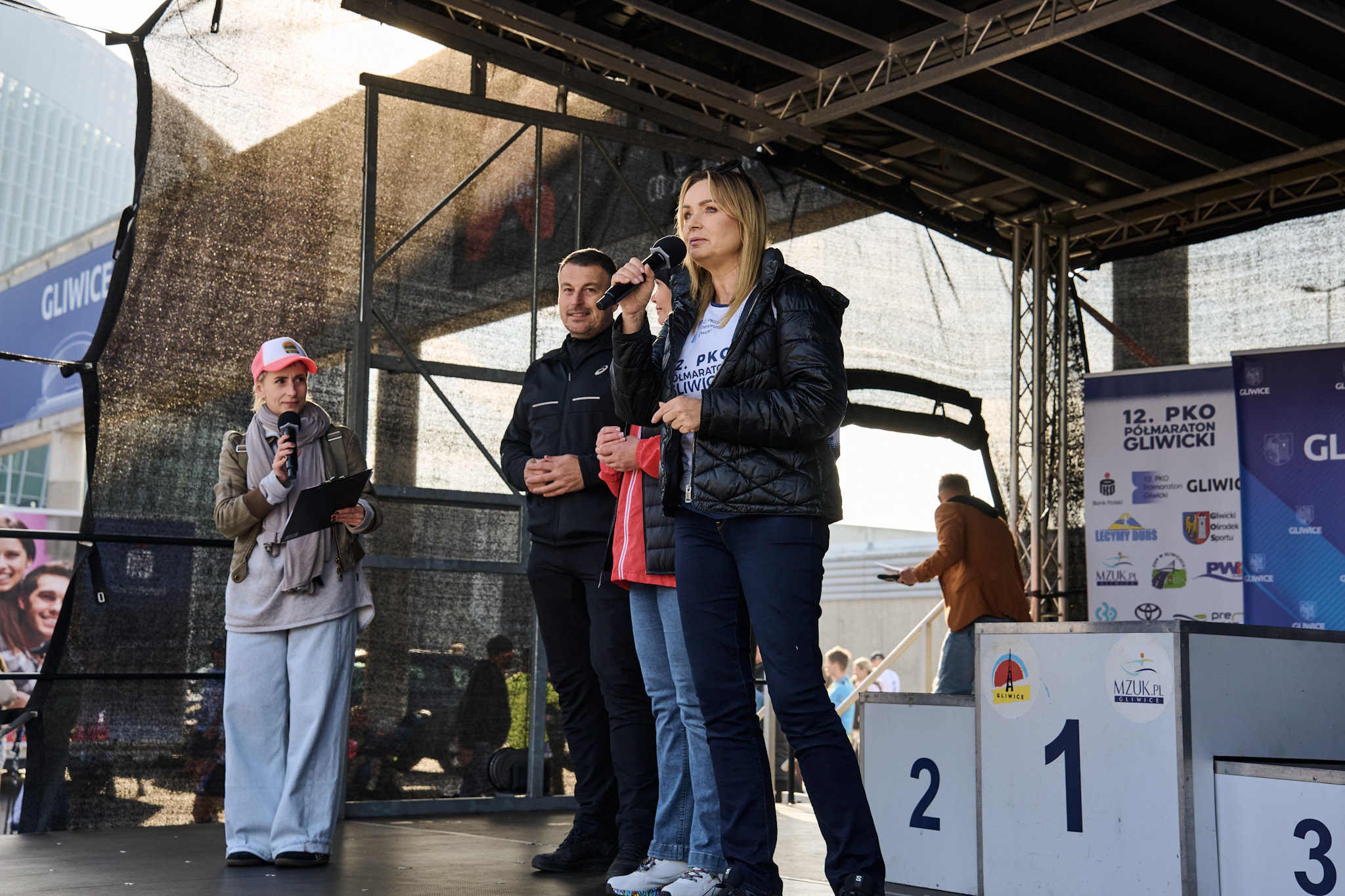Prezydent Gliwic zagrzewająca zawodników