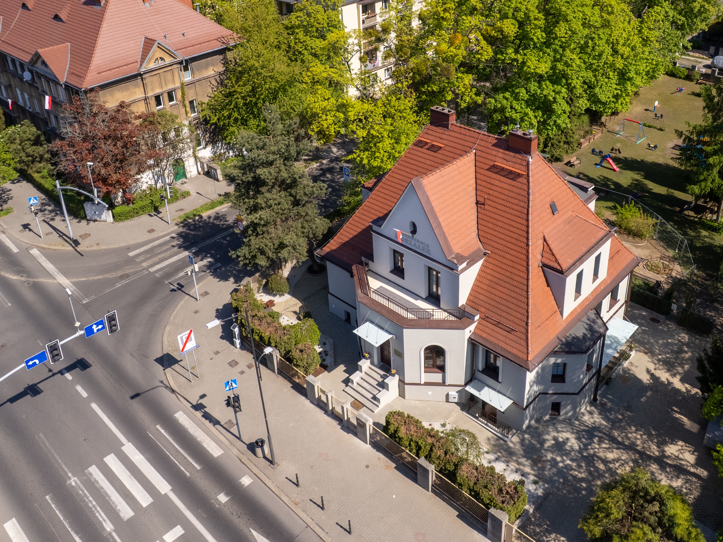 budynek Przedszkola Niepublicznego „Koszałek” przy ul. Kościuszki z lotu drona