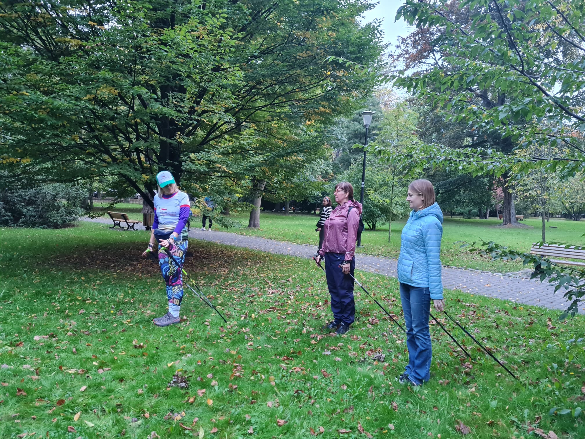 Fot. B. Jeżyk/ UM w Gliwicach Spacer nordic walking w parku Chopina