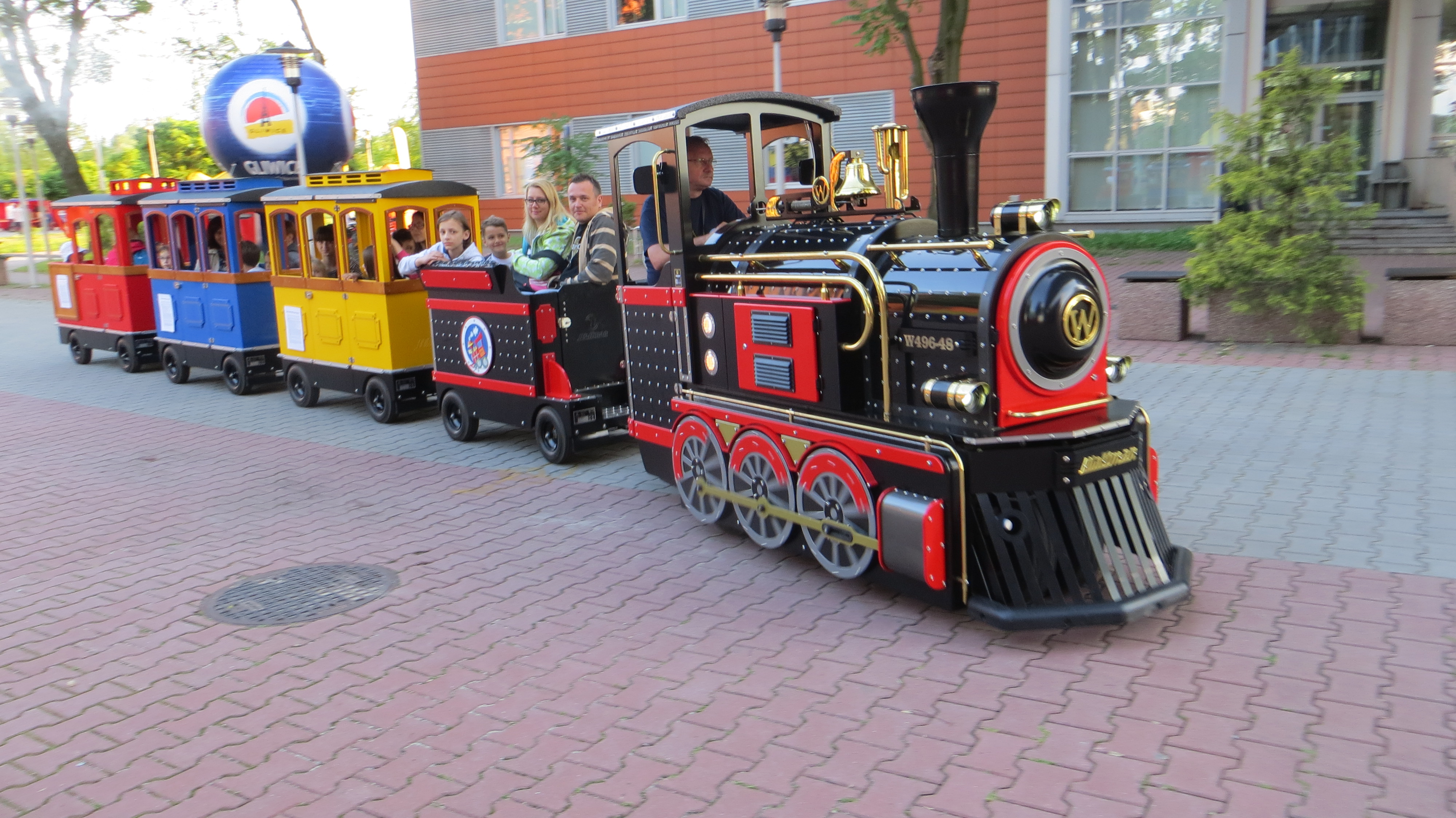 Jedna z zapowiadanych atrakcji otwarcia – kolejka WATTMAN MINI EXPRESS (fot. materiały Idea Mia) otwarcie Nowego Centrum Gliwic