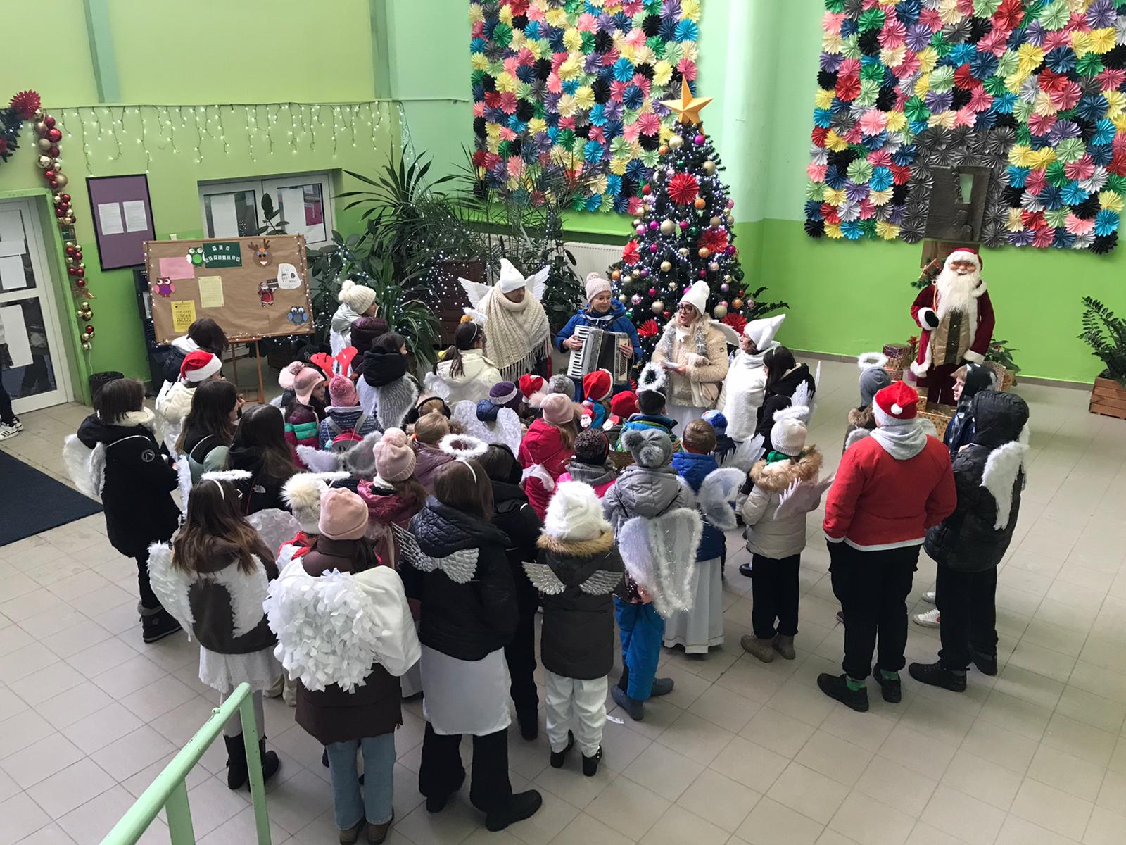 Fot. materiały organizatora Zbiórka przed korowodem aniołów