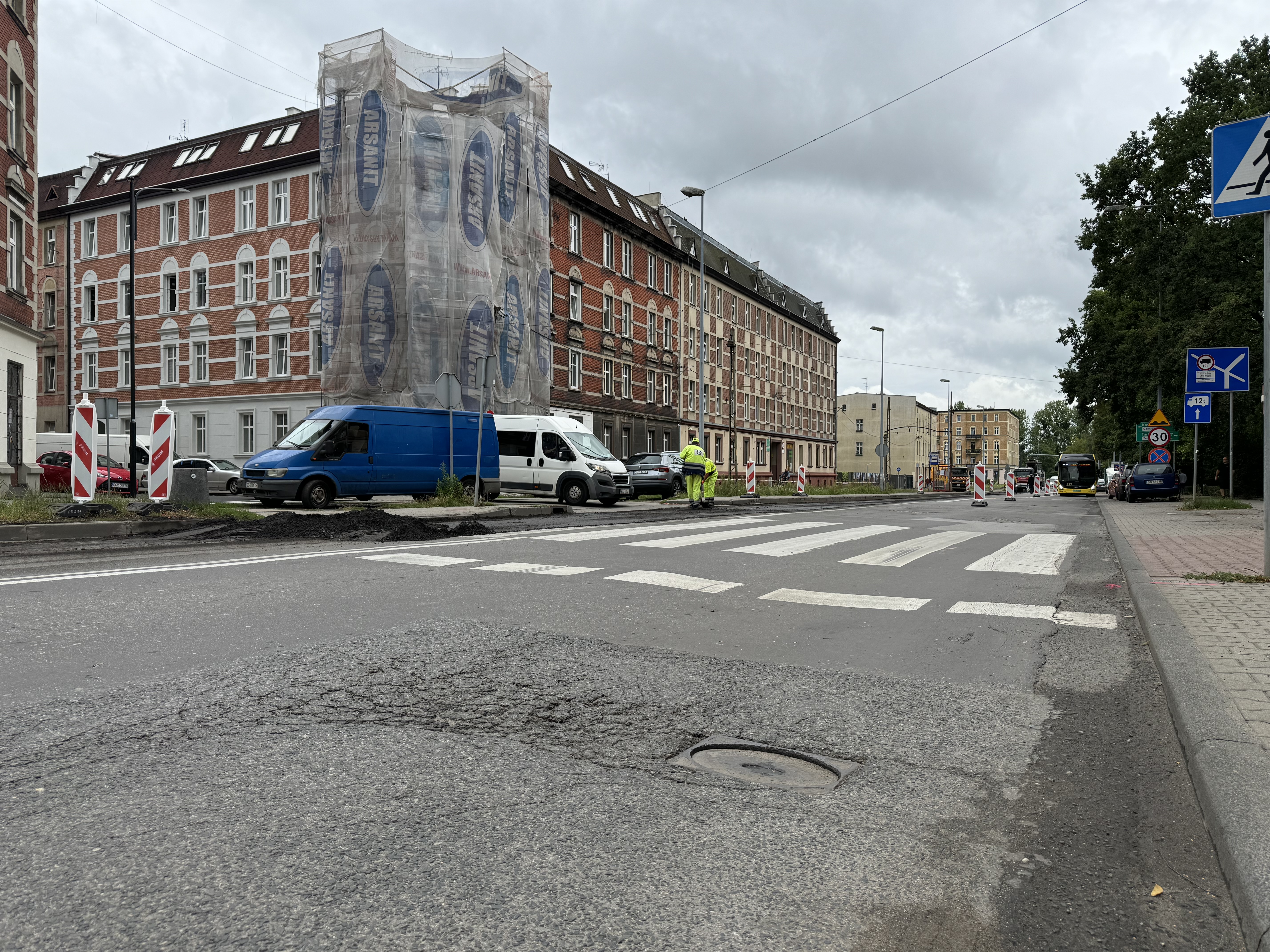 Fot. UM w Gliwicach Robotnicy pracujący przy ul. Chorzowskiej