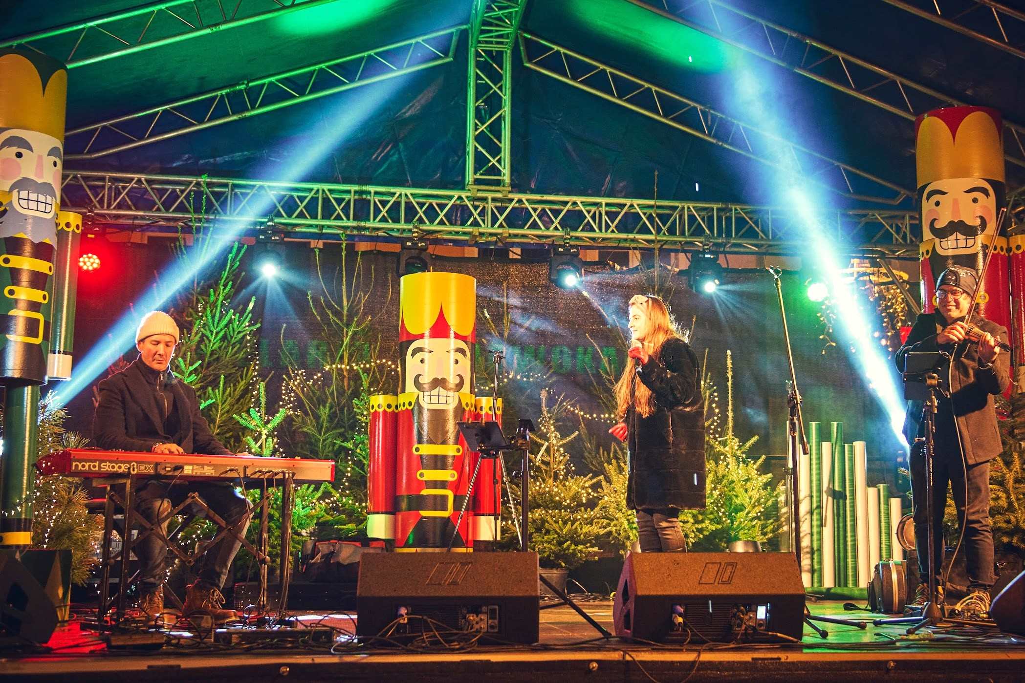 fot. M. Buksa Występ na scenie muzyczny