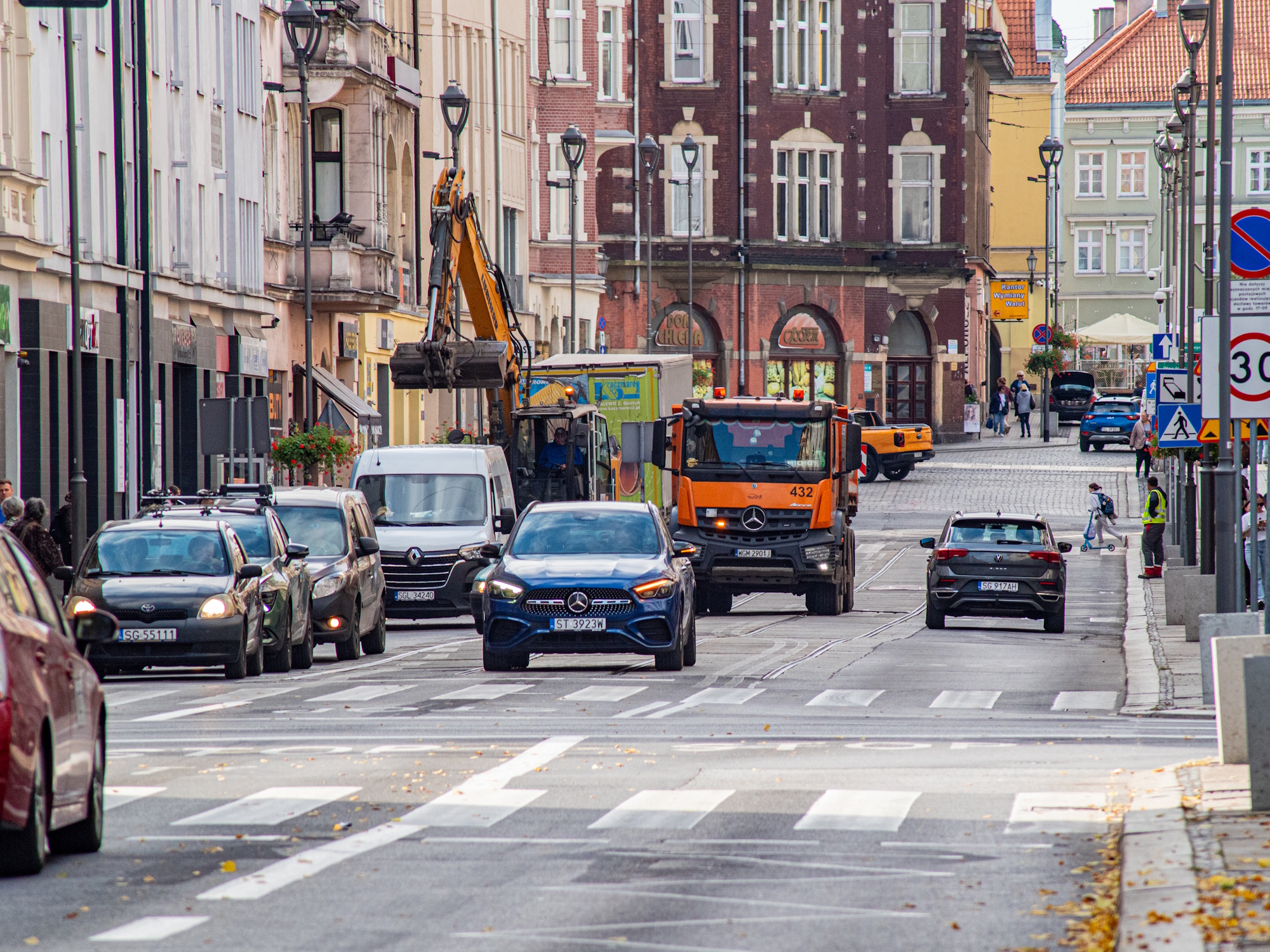 Na ul. Zwycięstwa weszli gazownicy.