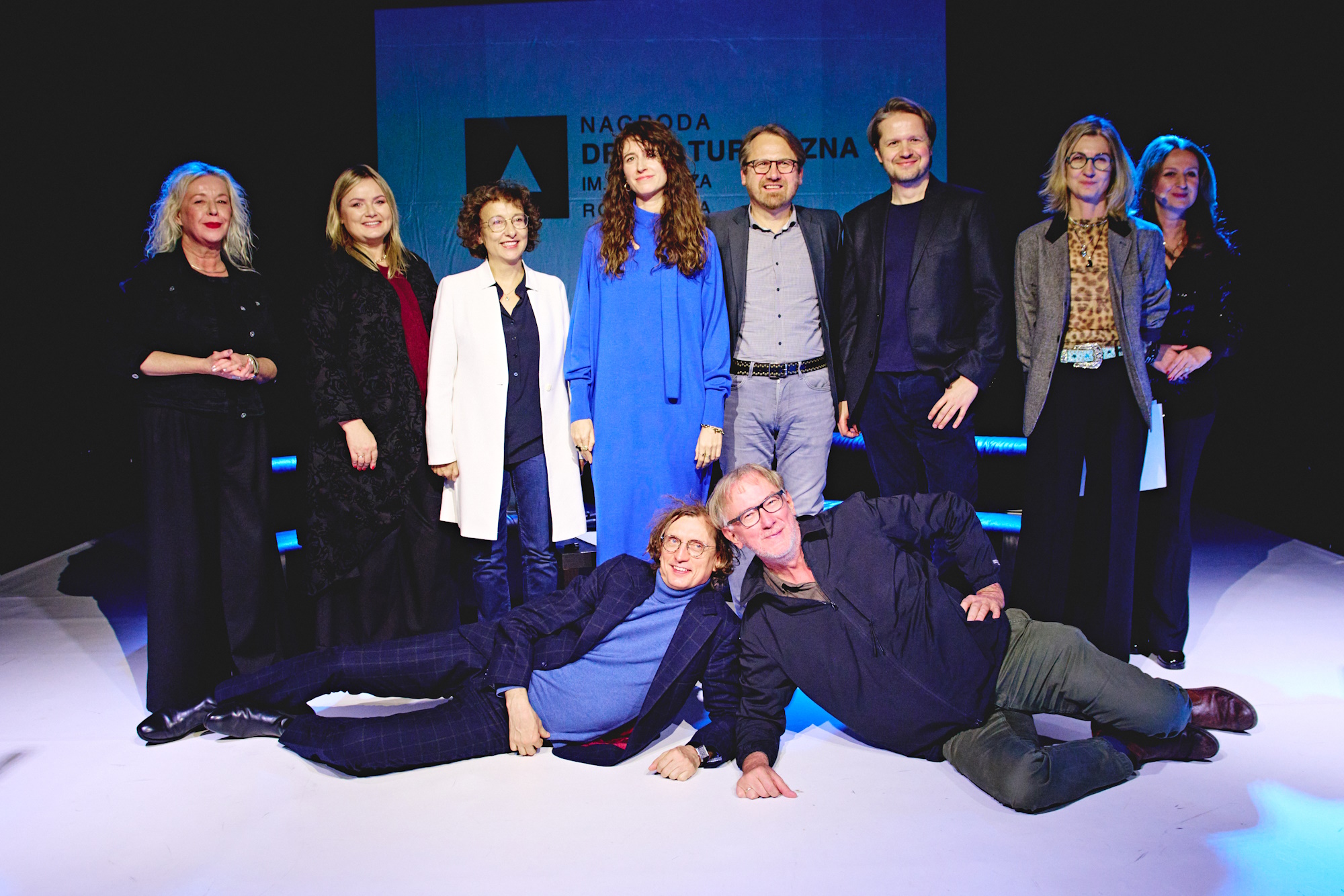 Fot. M. Buksa/UM w Gliwicach Finaliści, kapituła, dyrektor Teatru Miejskiego i prezydent Gliwic na scenie
