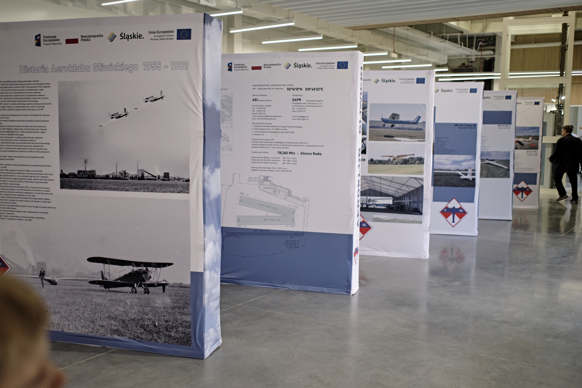 stand-upy z historią lotniska