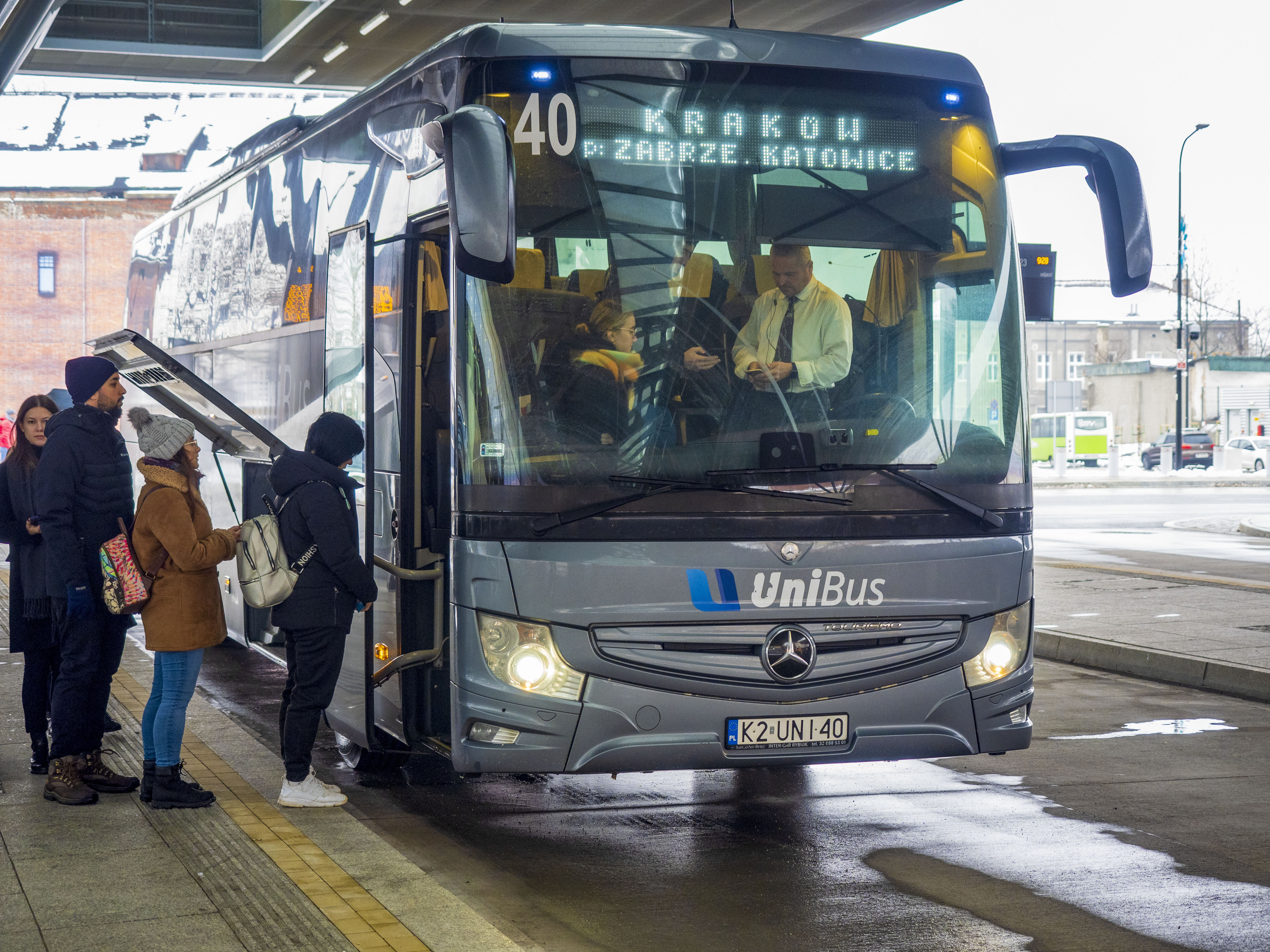 fot. G. Ożga / UM w Gliwicach pasażerowie wsiadający do autobusu