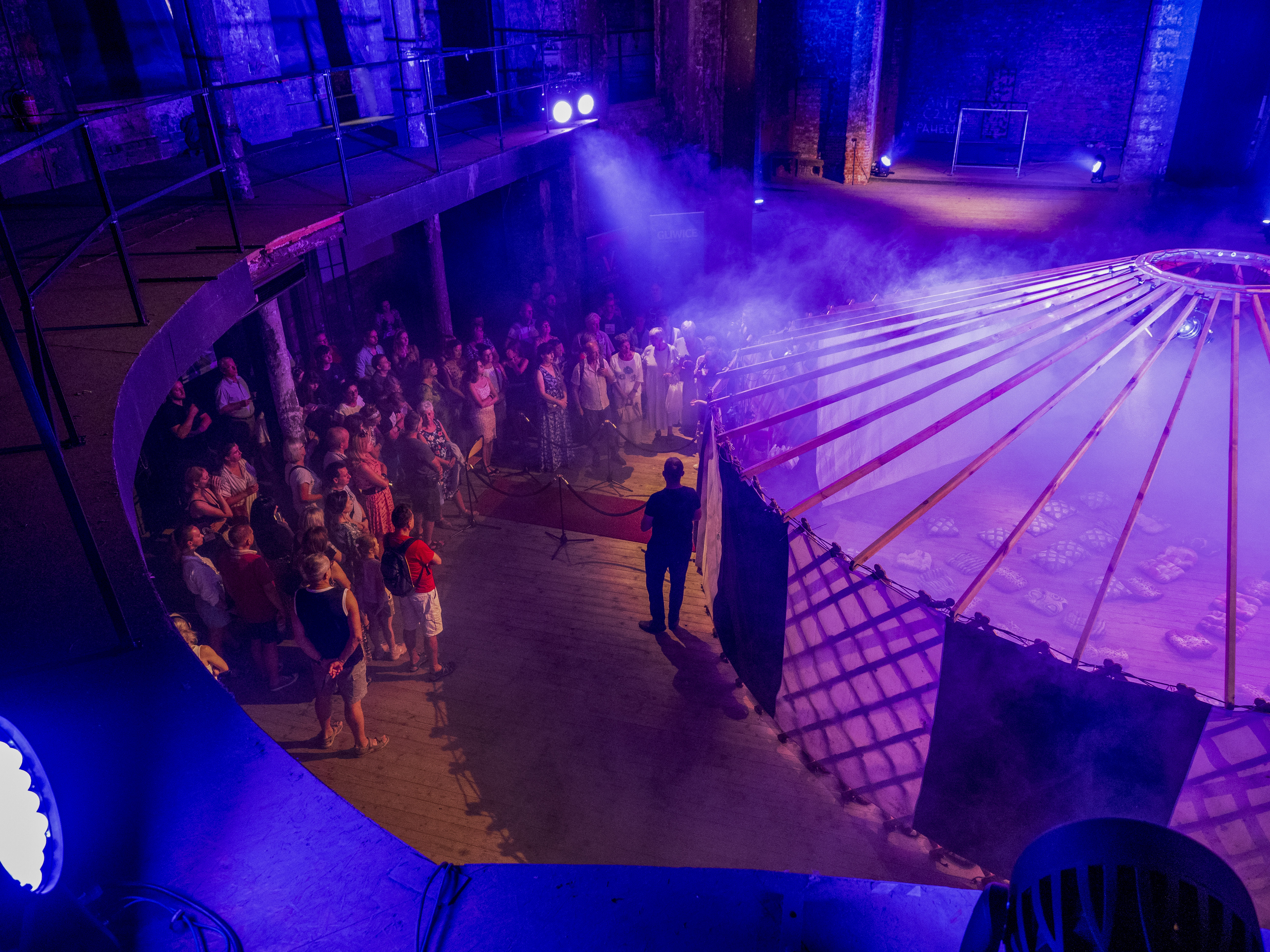 Fot. G. Ożga/UM w Gliwicach Oświetlone wnętrze Ruin Teatru Victoria, ujęcie z góry