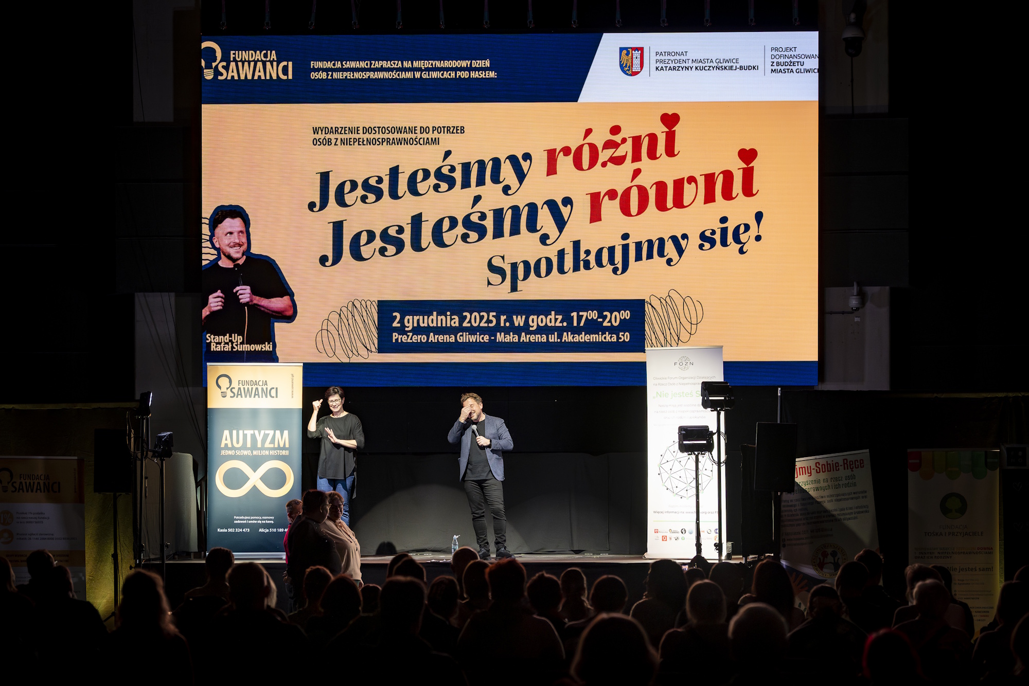 człowiek na scenie