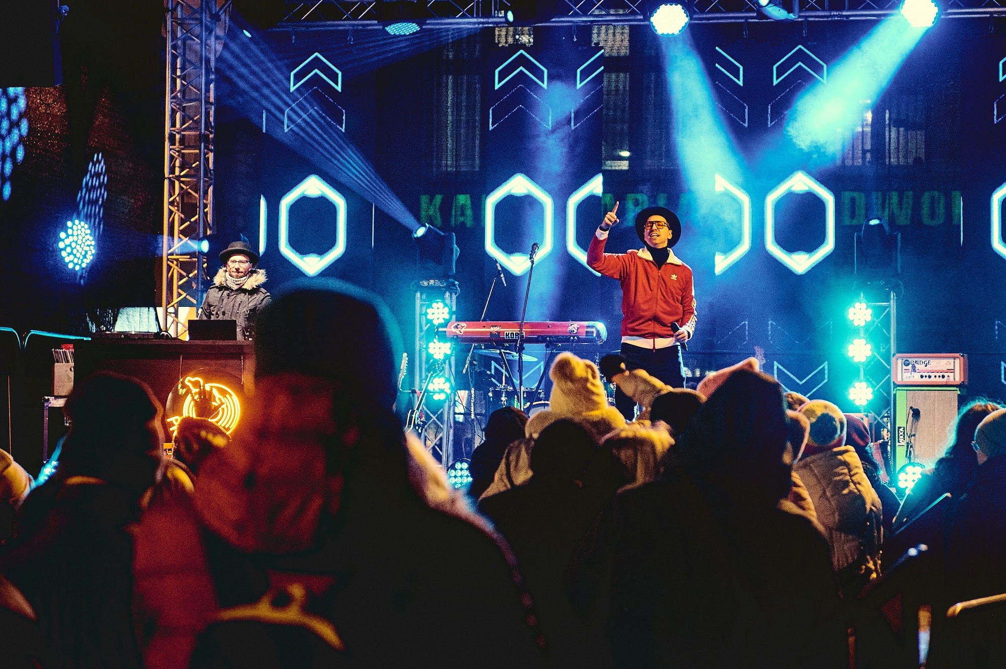 Fot. M. Buksa/CKV Ludzie pod sceną, na scenie DJ