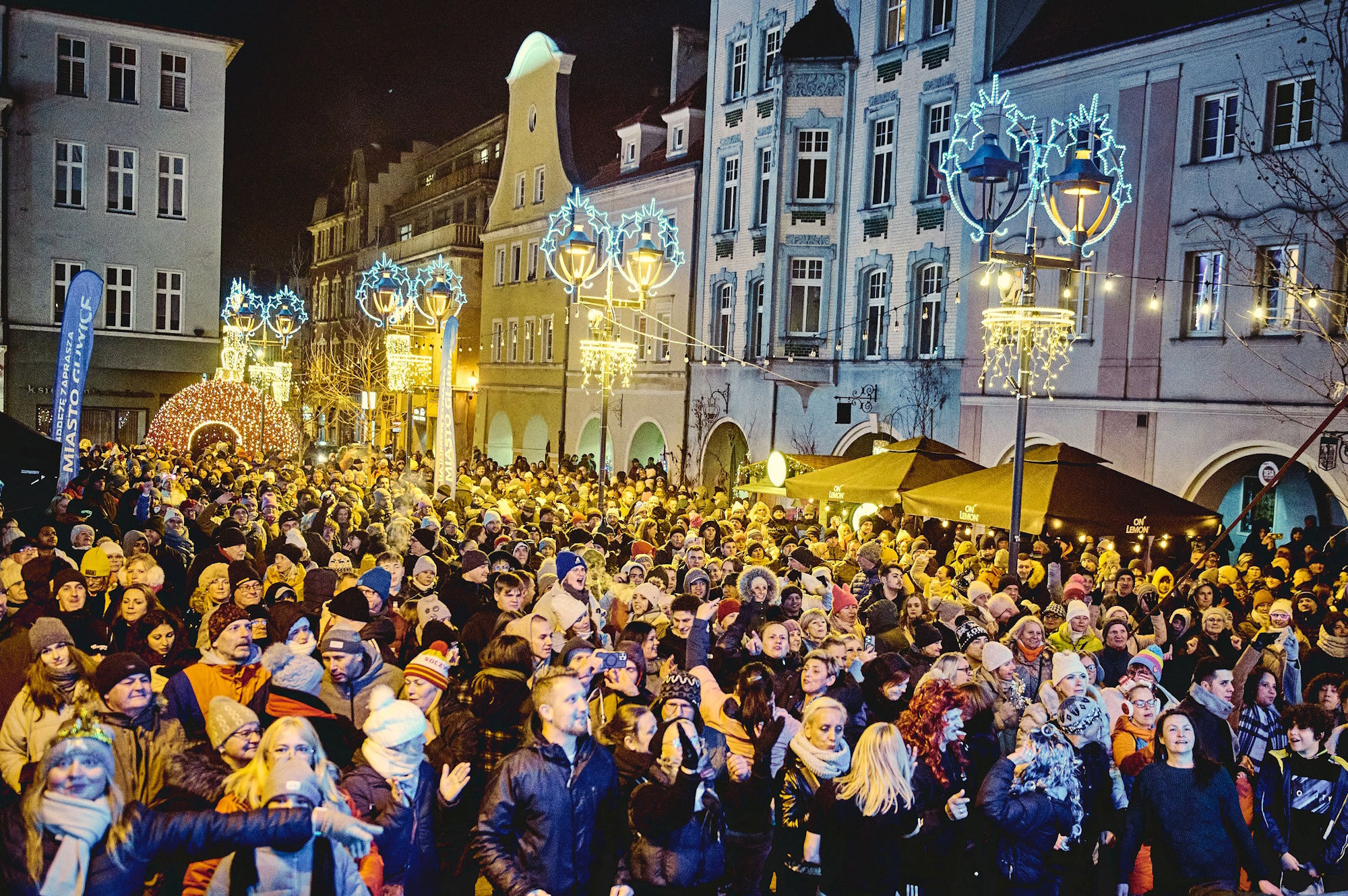 Fot. M. Buksa/CKV Ludzie na Rynku pod sceną na Rynku