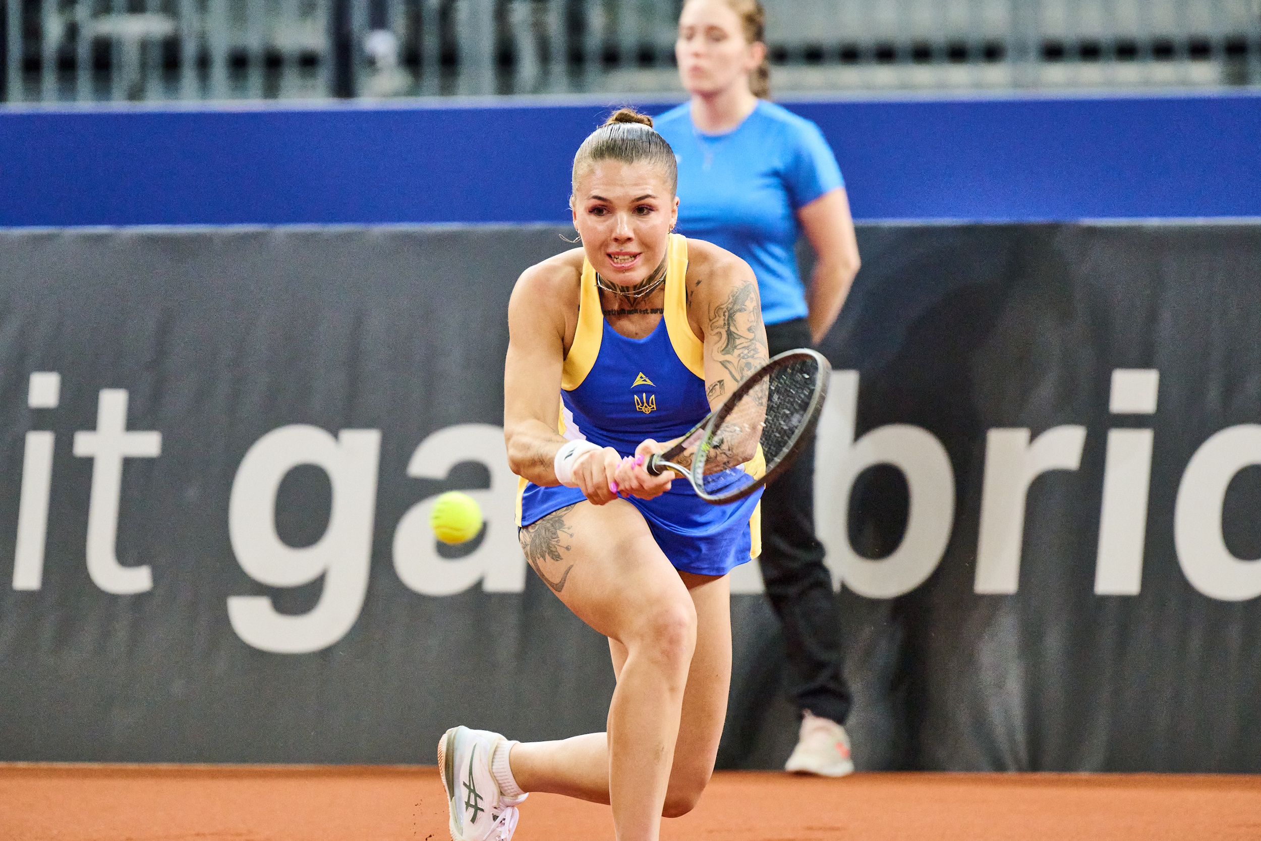 Ukrainka odbierająca piłkę