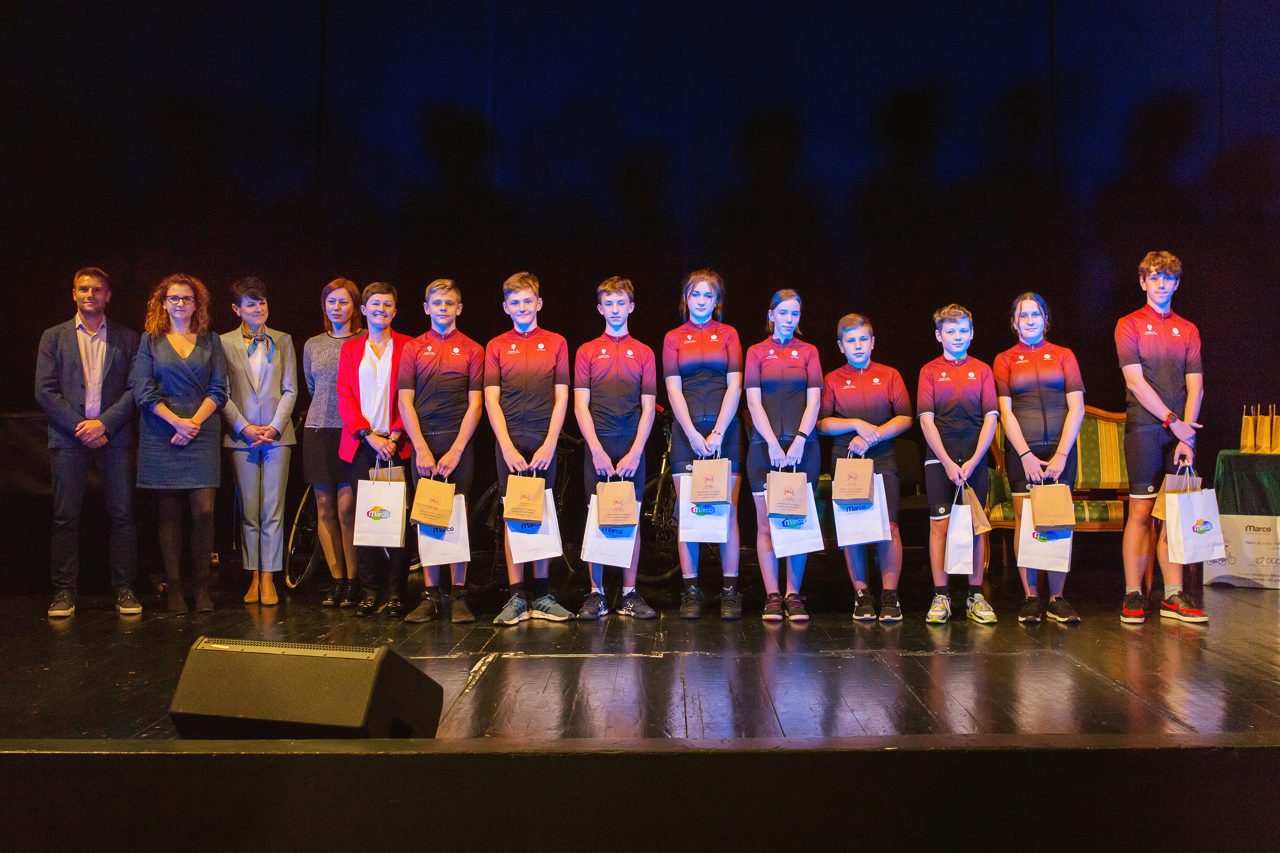 fot. D. Nita-Garbiec / UM Gliwice grupa ucznió w strojach rowerowych