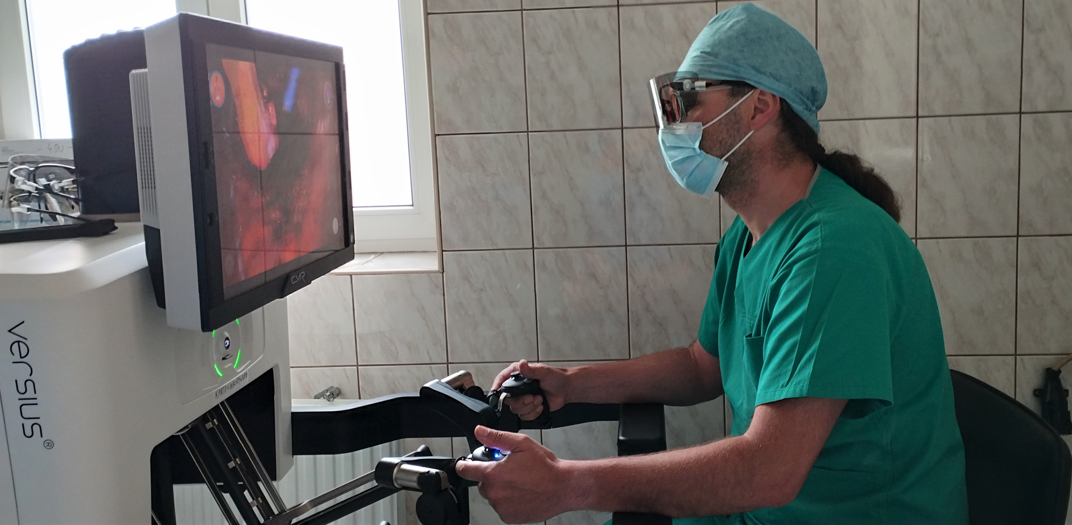 Fot. Szpital Miejski nr 4 w Gliwicach Dr Kupilas obsługujący robota chirurgicznego