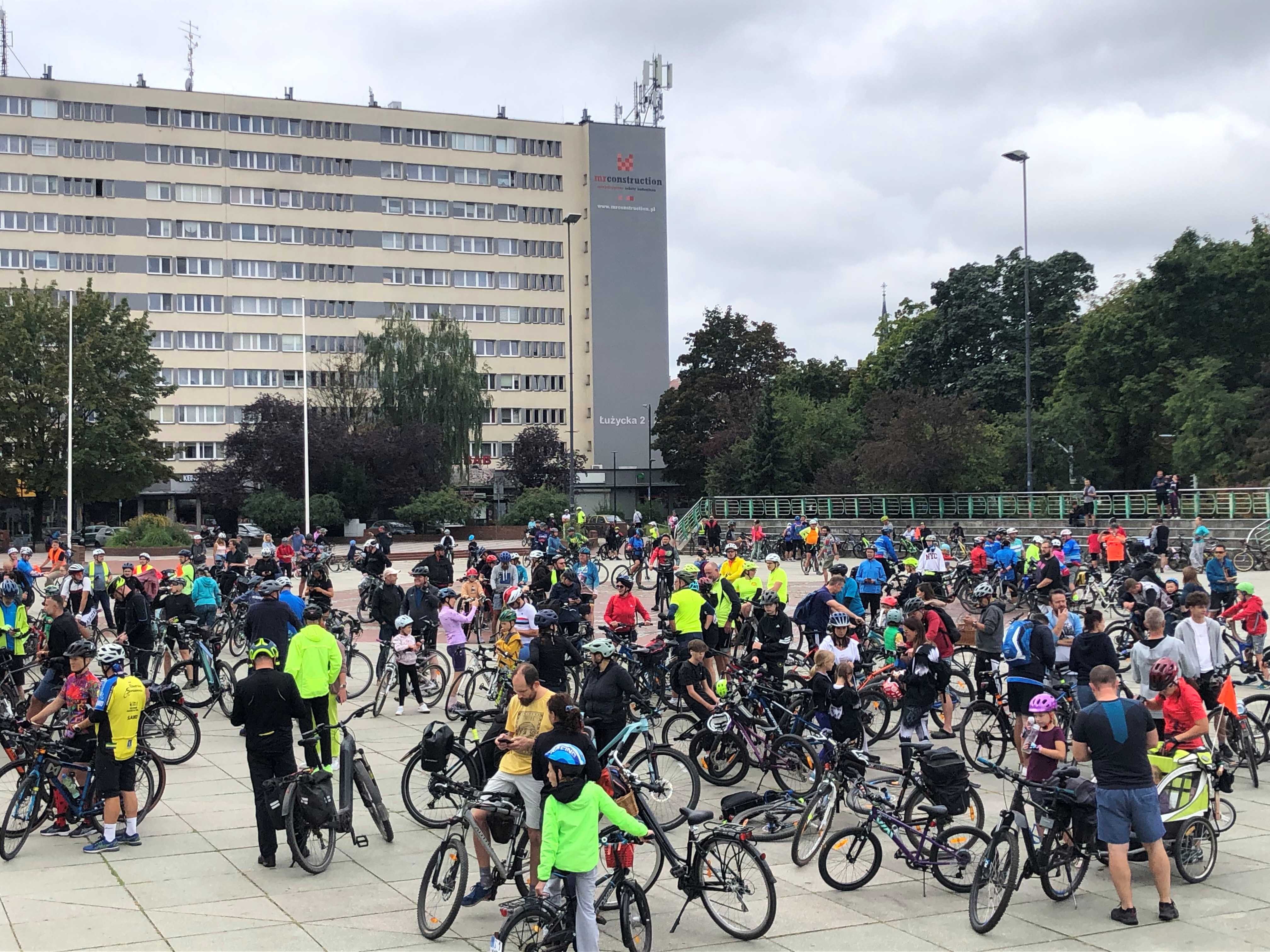 Rowerzyści na placu Krakowskim