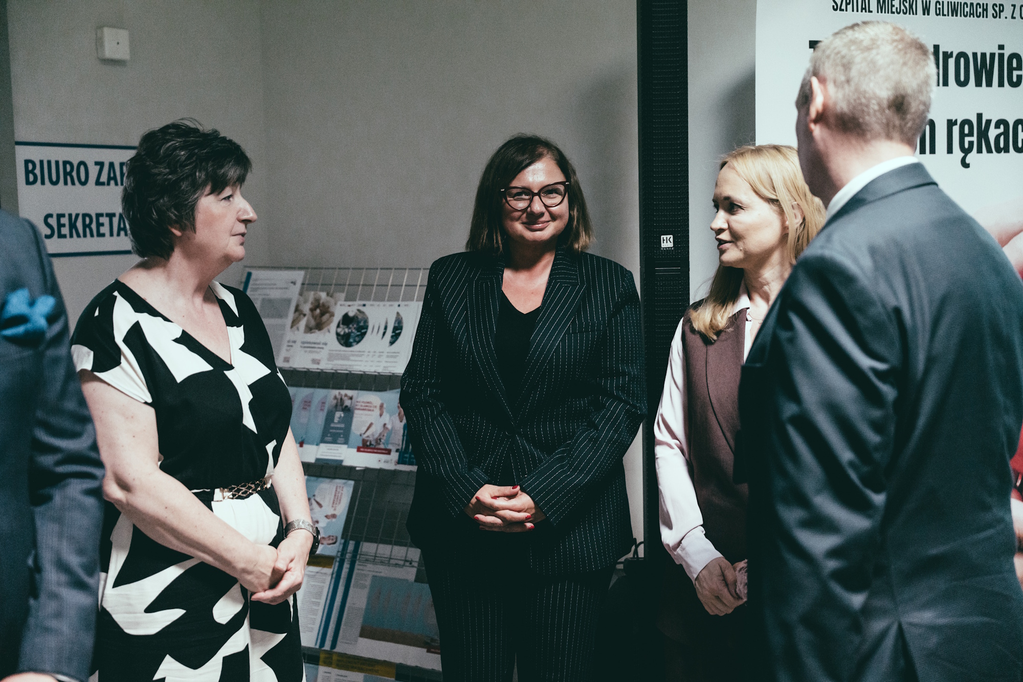 Szpital Miejski w Gliwicach otworzył przy ul. Kościuszki nowy budynek diagnostyki obrazowej, w którym znalazły się pracownie rezonansu magnetycznego, tomografii komputerowej, RTG i USG. Symbolicznego przecięcia wstęgi dokonali minister zdrowia Jolanta Sobierańska-Grenda, prezes szpitala Przemysław Gliklich oraz zastępczyni prezydent Gliwic Agnieszka Dylewska