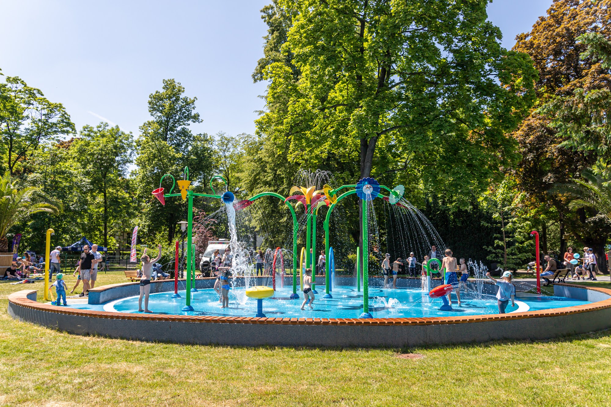 W sąsiedztwie w okresie letnim działa minipark wodny (fot. K. Krzemiński) Pluskadełko w parku Chopina
