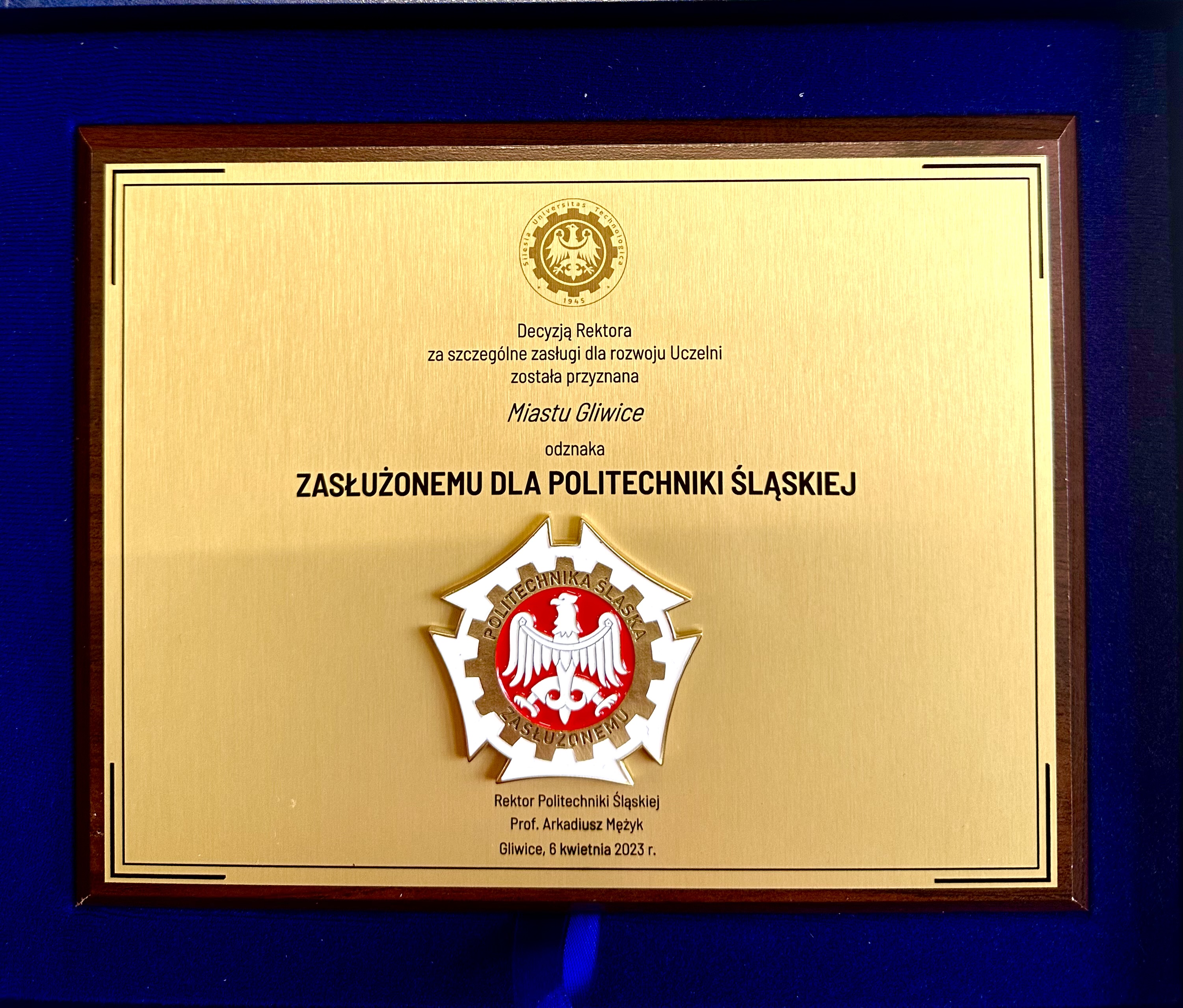 Fot. UM w Gliwicach Medal Politechniki Śląskiej dla Miasta Gliwice