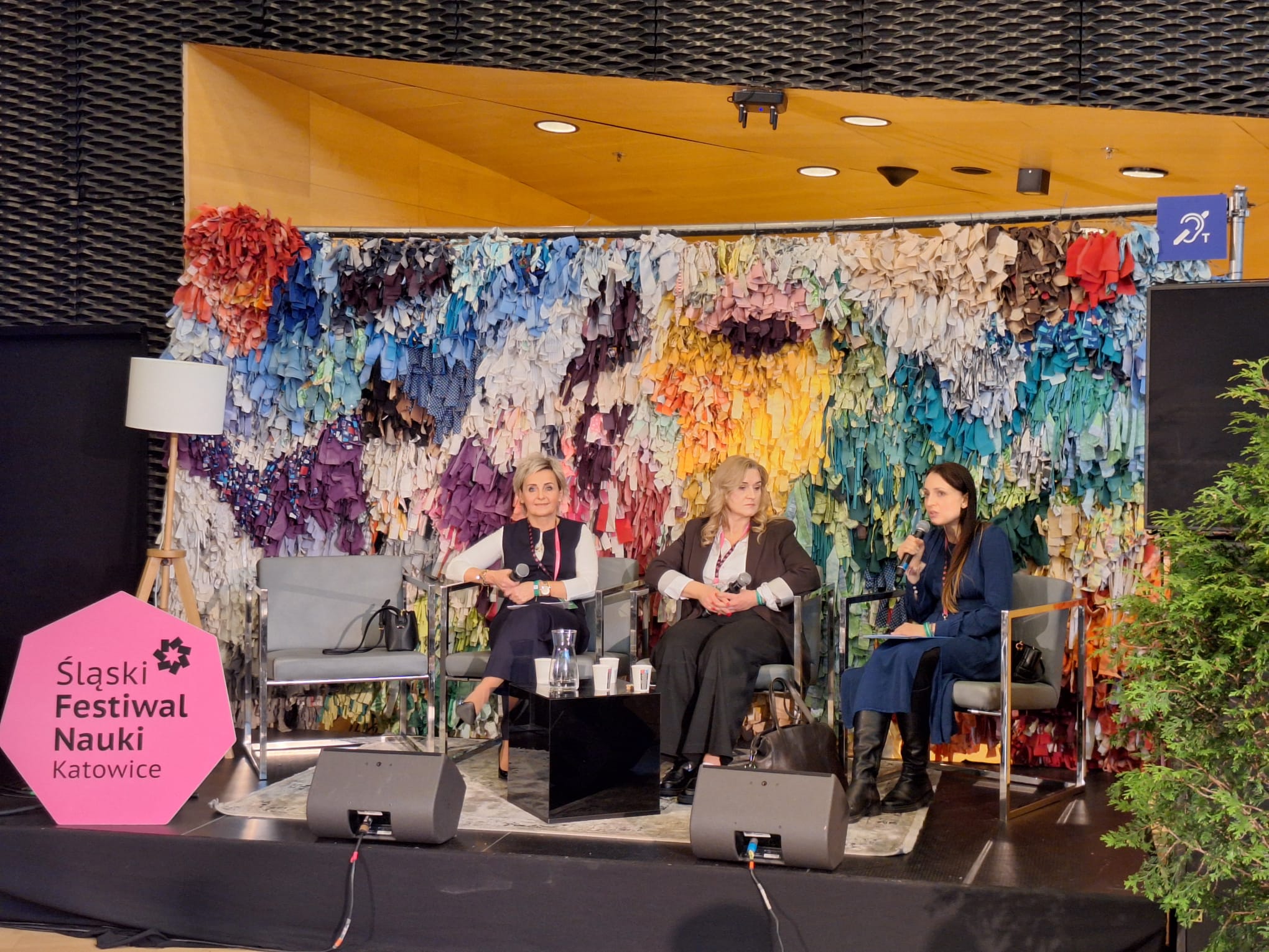 Iwona Burzyńska na scenie 9. Śląskiego Festiwalu Nauki
