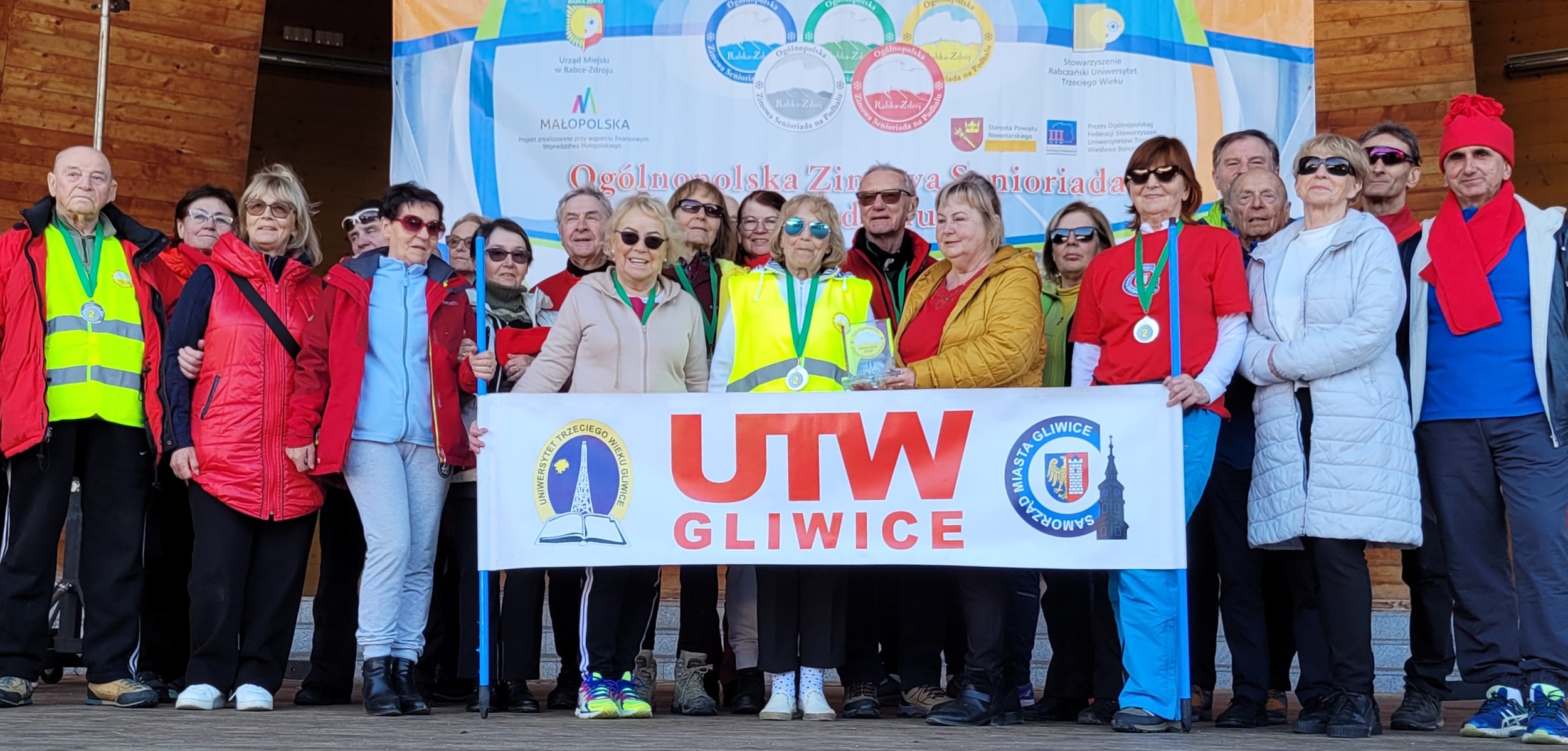 Grad medali i srebro w klasyfikacji drużynowej. Seniorzy z gliwickiego UTW znów zdominowali Zimową Senioriadę