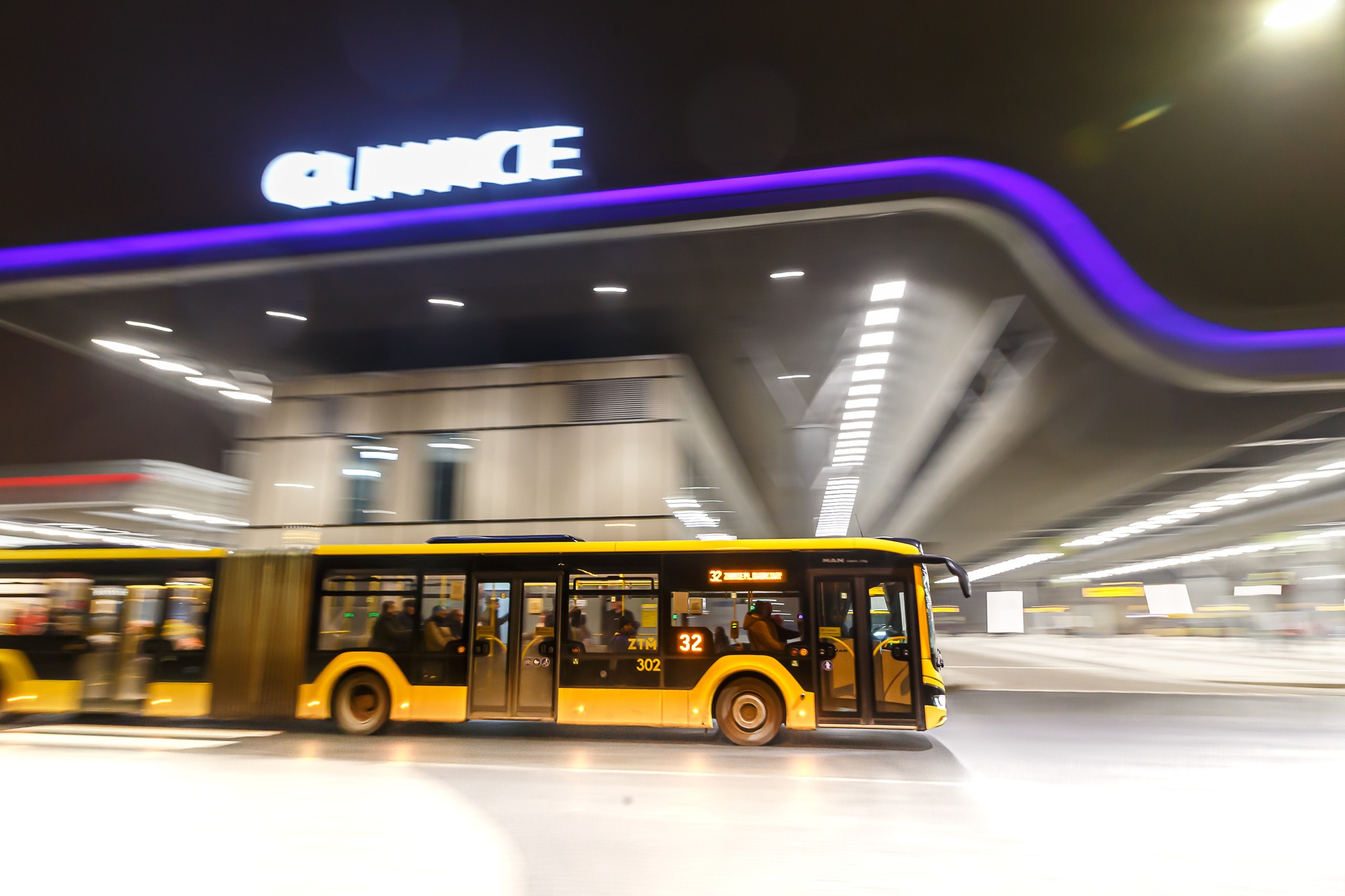 autobus w Centrum Przesiadkowym w Gliwicach