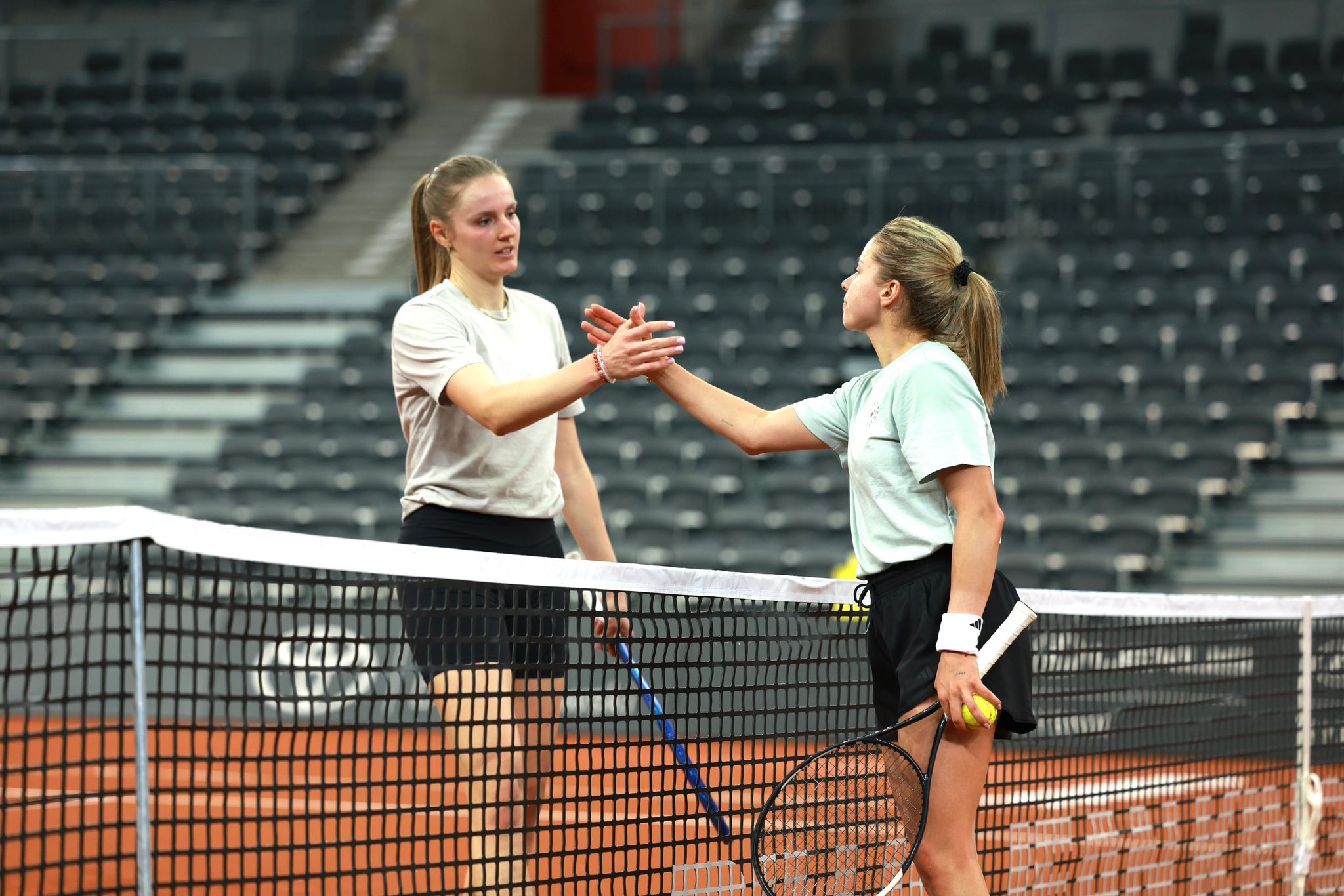 Linette, Chwalińska, Kawa, Klimovicova i Kubka powalczą w Gliwicach o awans do turnieju finałowego Billie Jean King Cup. Panie przetestowały nawierzchnię podczas treningu