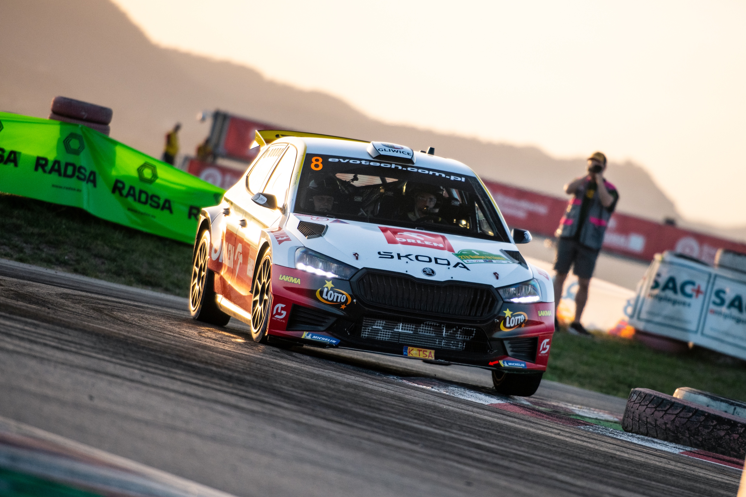 Jakub Matulka gotowy do startu w Rajdowych Mistrzostwach Europy. Gliwiczanin tuż za podium hiszpańskiego rajdu