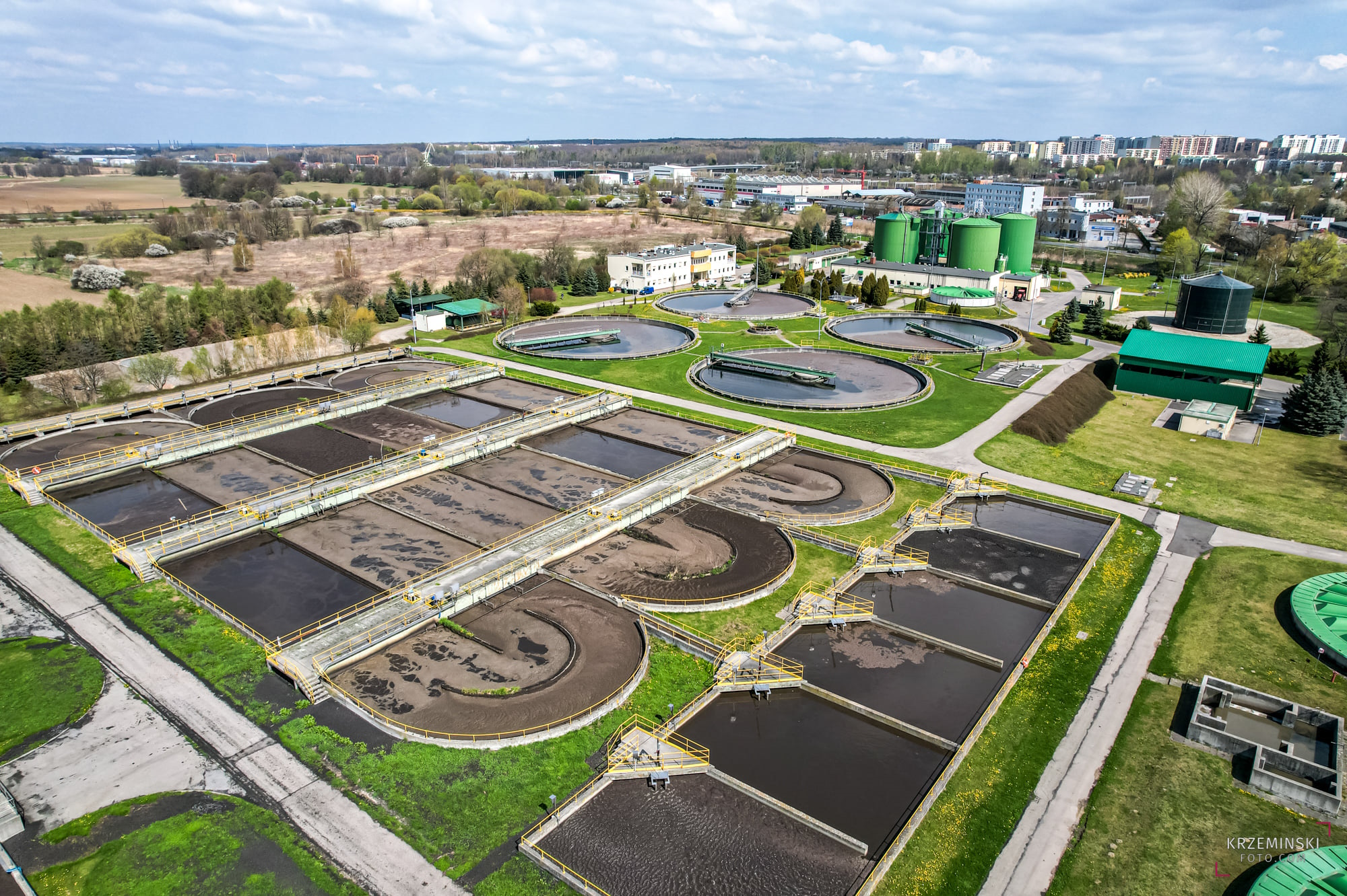 Centralna Oczyszczalnia Ścieków w Gliwicach ma zużywać mniej energii i emitować mniej dwutlenku węgla. Rozpoczęła się jej przebudowa i rozbudowa, która obejmie wymianę urządzeń oraz unowocześnienie procesu oczyszczania ścieków.