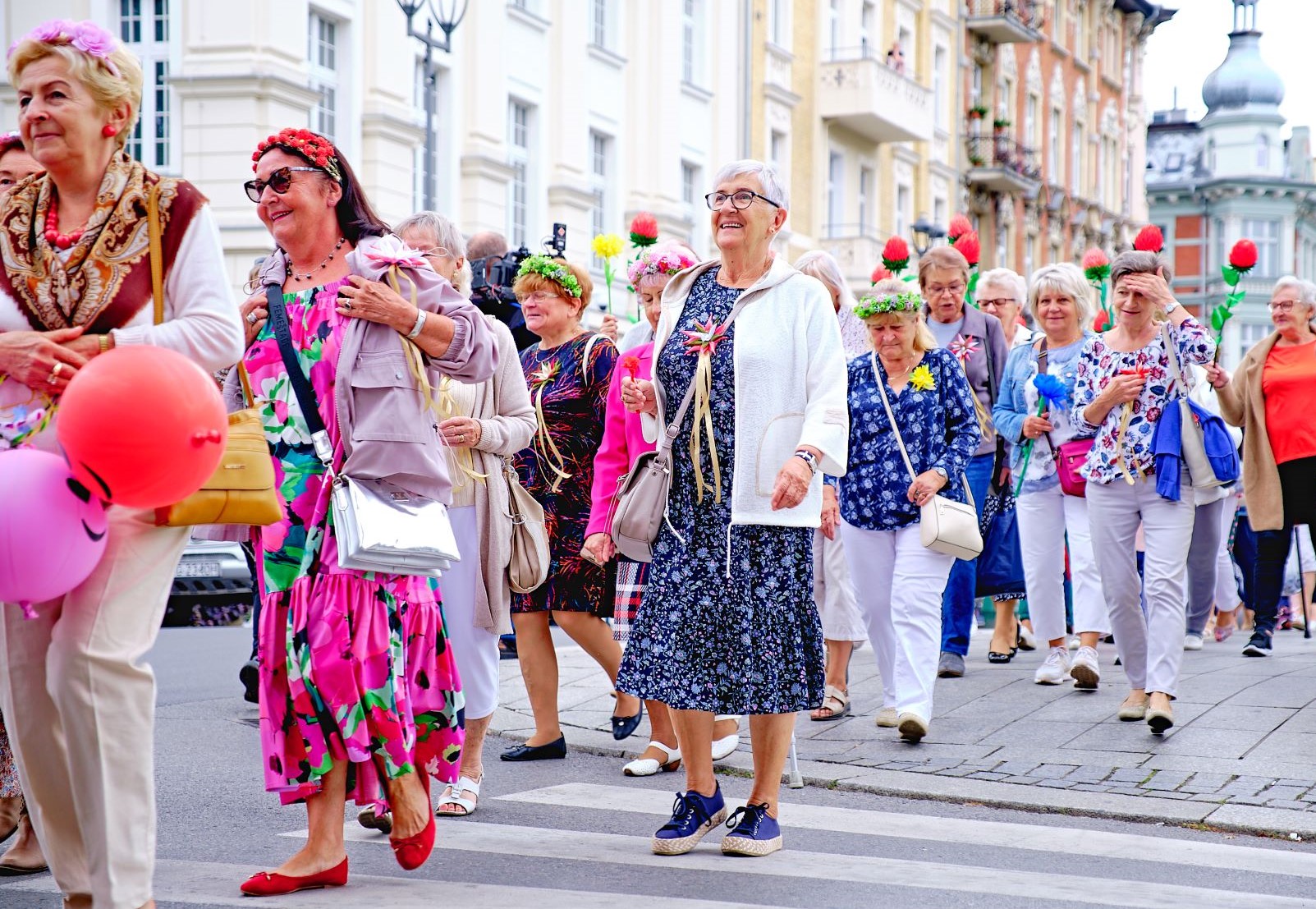 Zdjęcie z przemarszu na Piknik Seniora