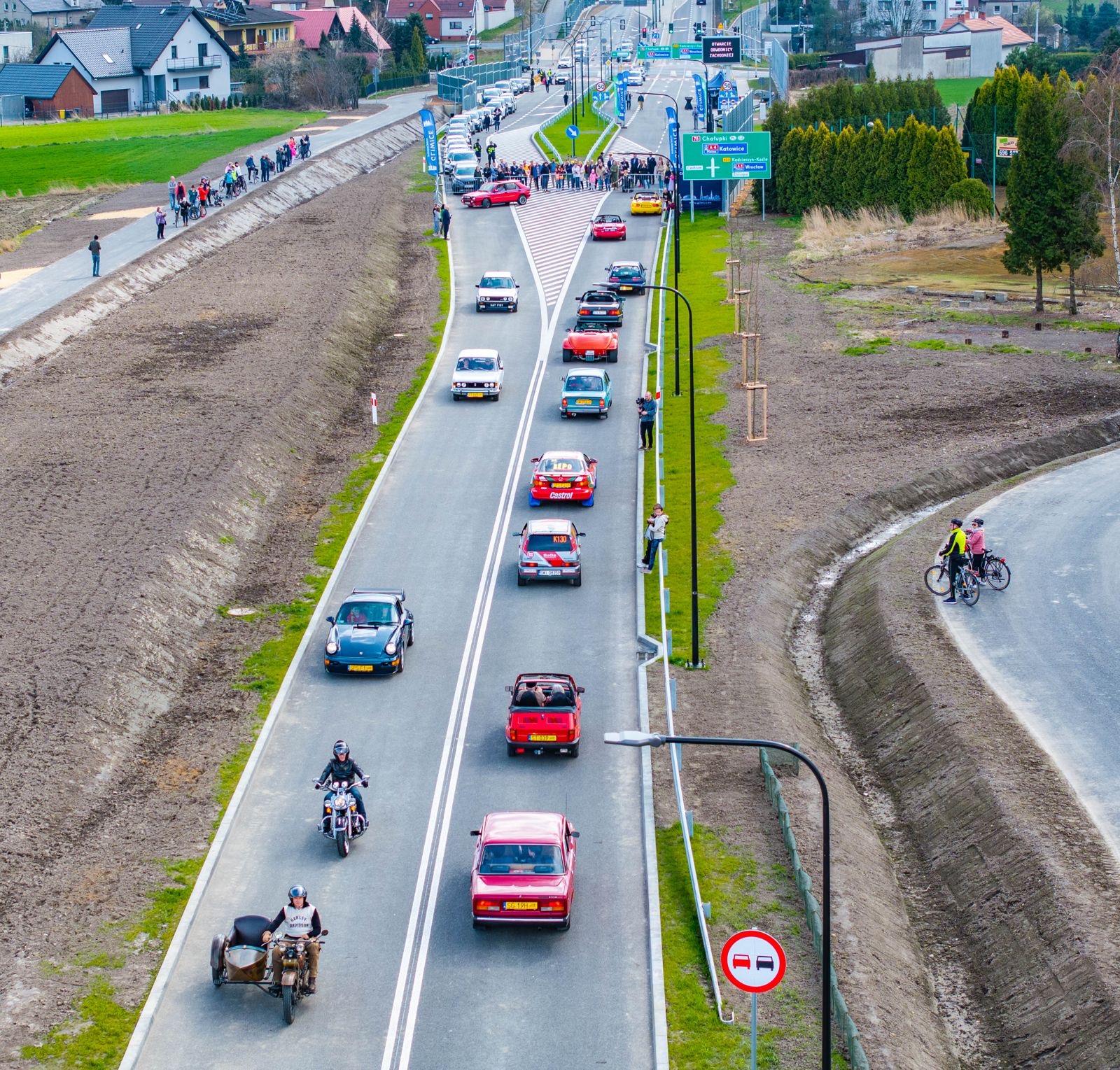 Zdjęcie obwodnicy z samochodami