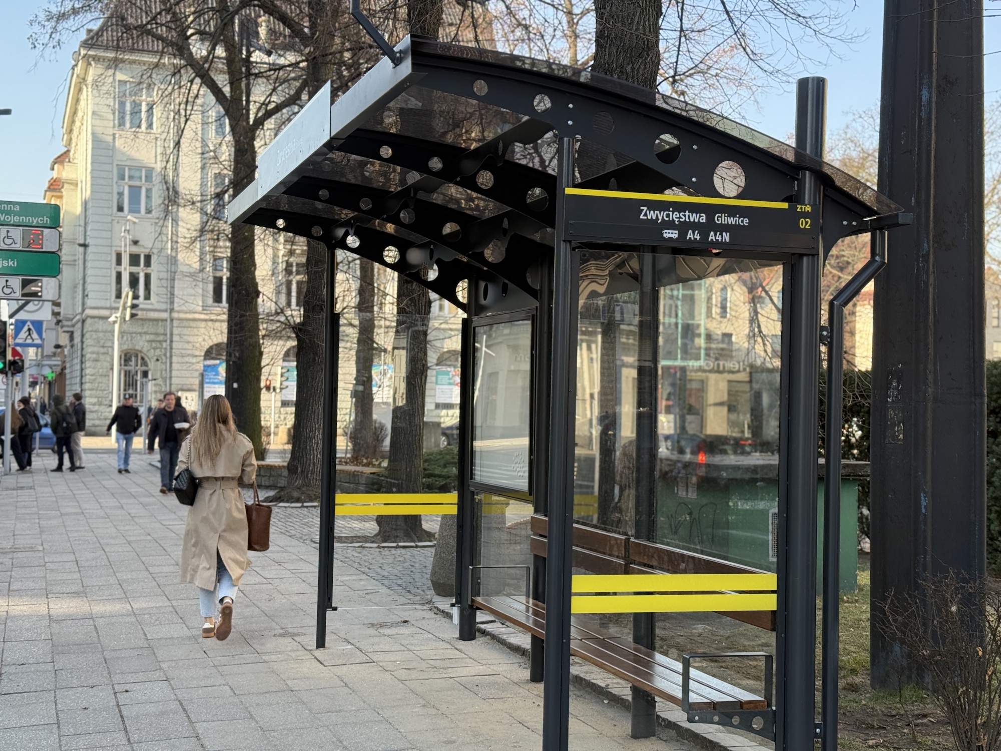 Nowa wiata przystankowa przy Urzędzie Miejskim w Gliwicach