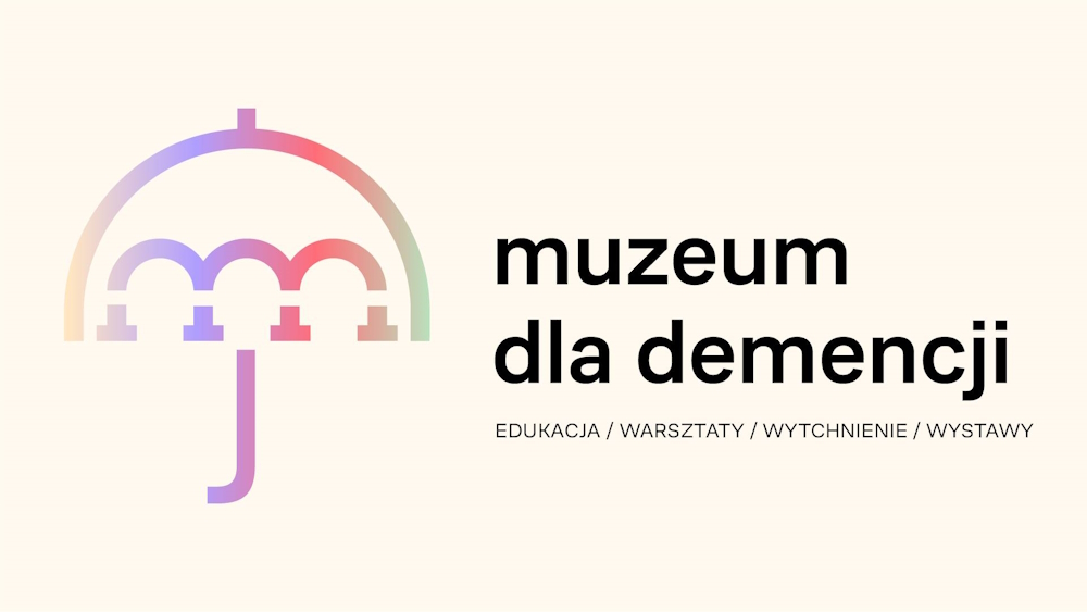 Grafika przedstawiająca zarys otwartego parasola w pastelowych przenikających się kolorach. Na parasolu wzór przypominający łuki arkad. Napis: Muzeum dla demencji